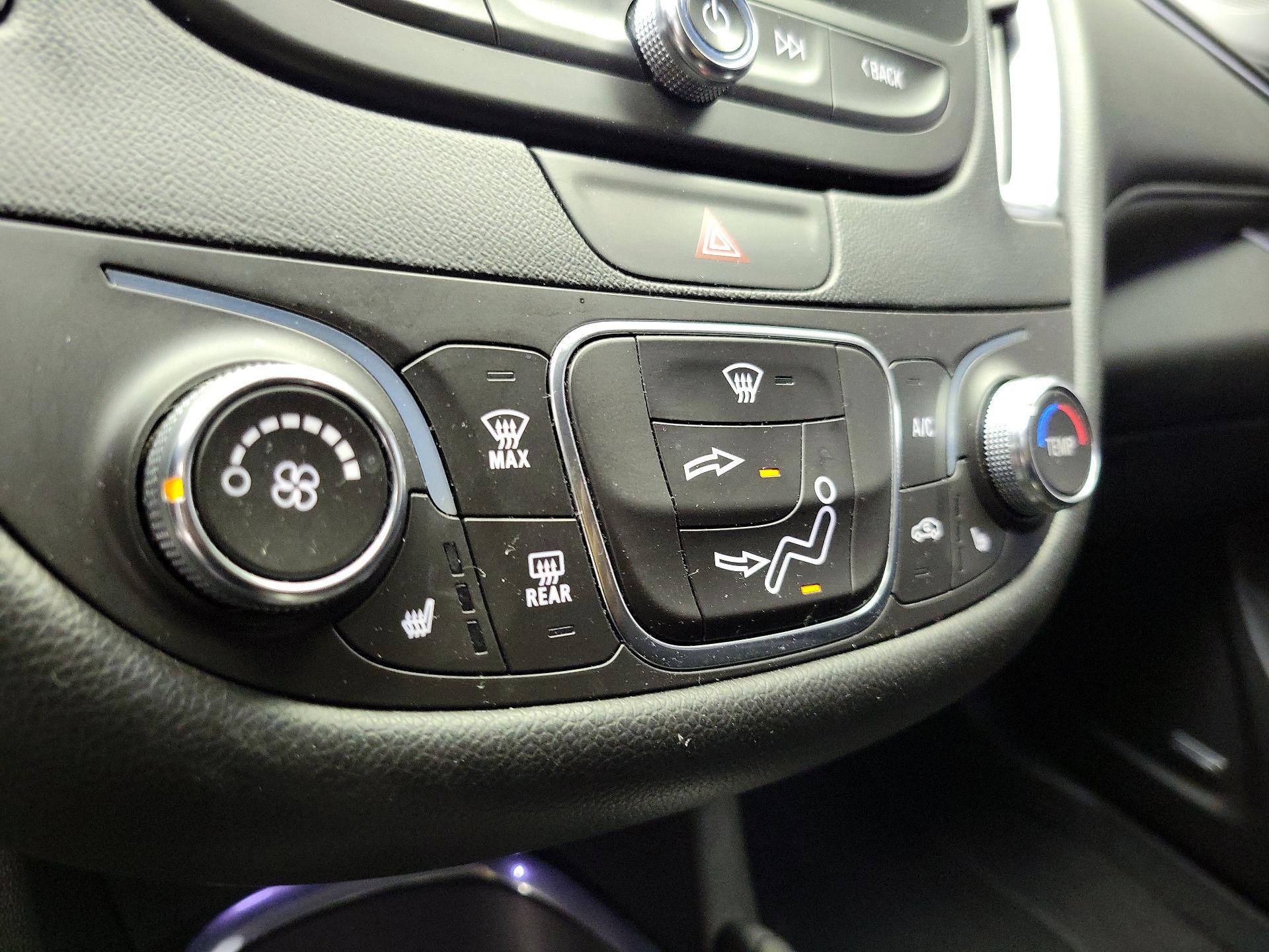 Thumbnail: 2016 Chevrolet Malibu - 16
