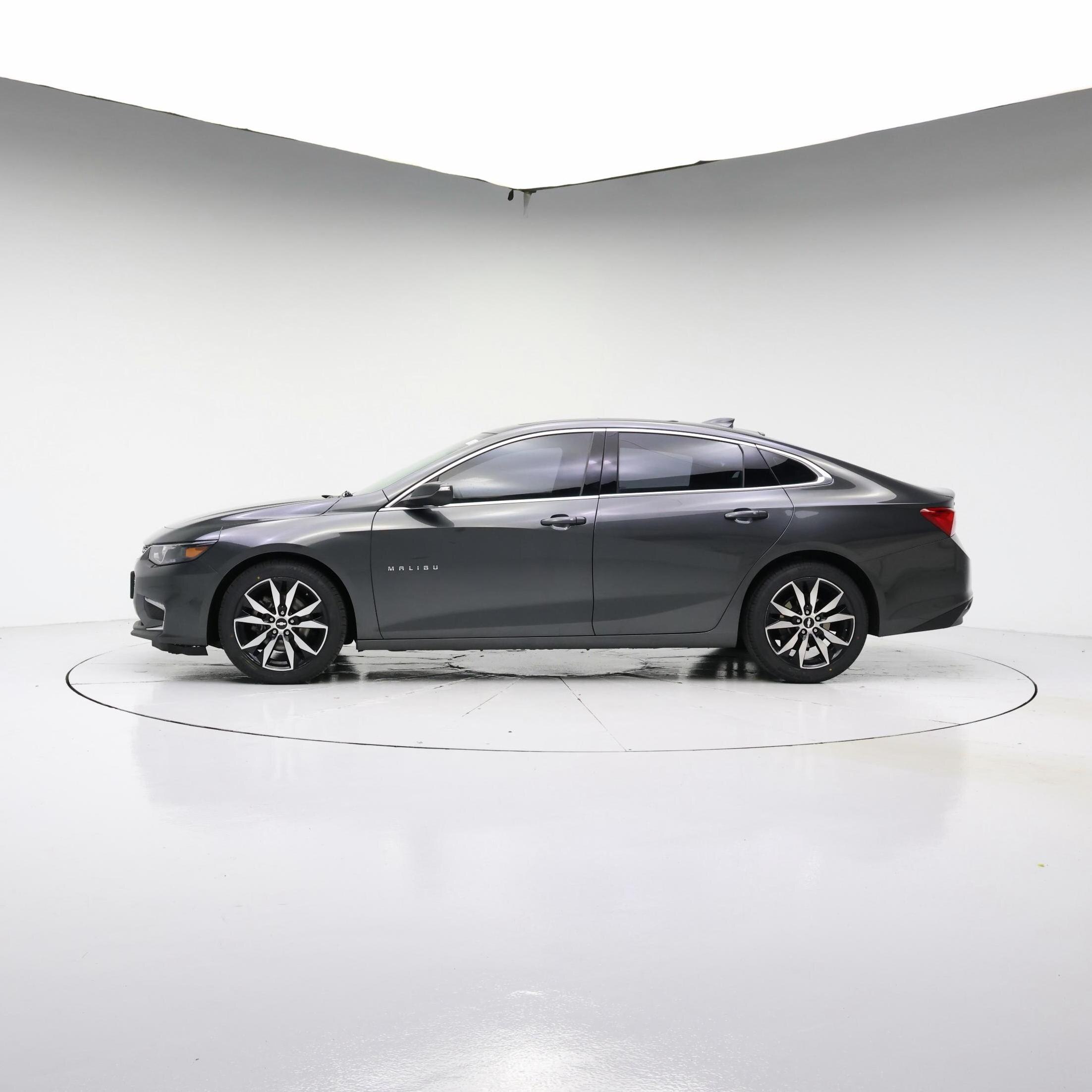 Thumbnail: 2016 Chevrolet Malibu - 3
