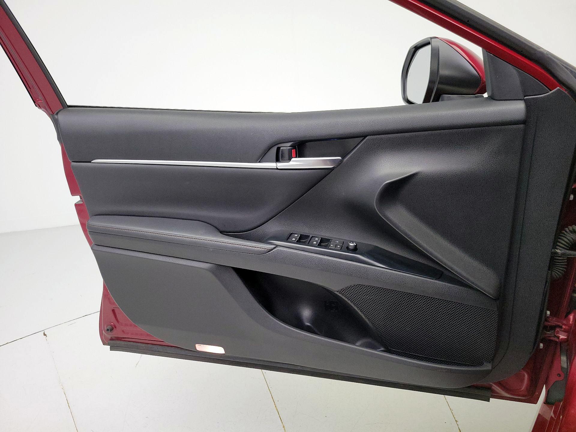 Thumbnail: 2020 Toyota Camry - 12