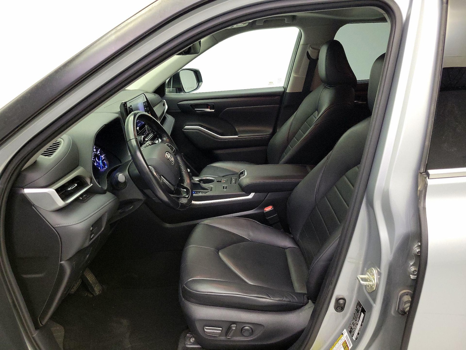 2020 Toyota Highlander XLE - Photo 12