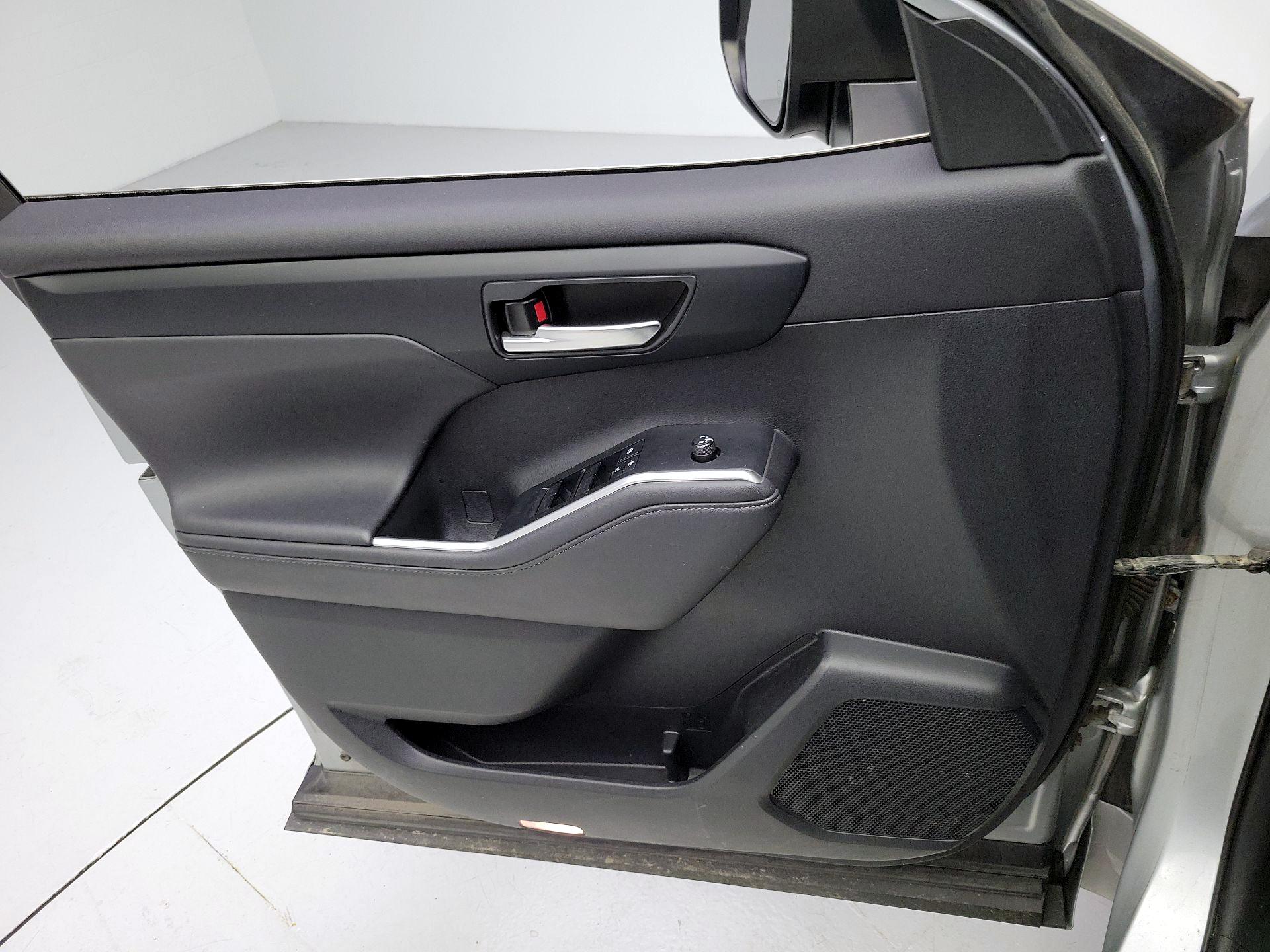 Thumbnail: 2020 Toyota Highlander - 12