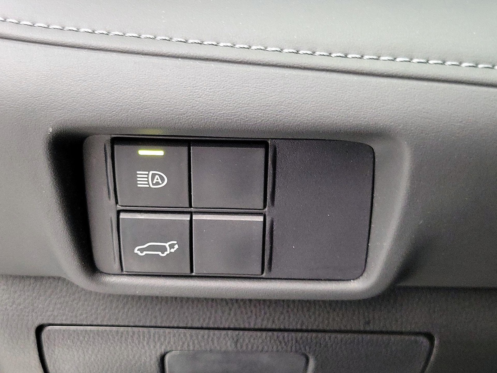 2020 Toyota Highlander XLE - Photo 14