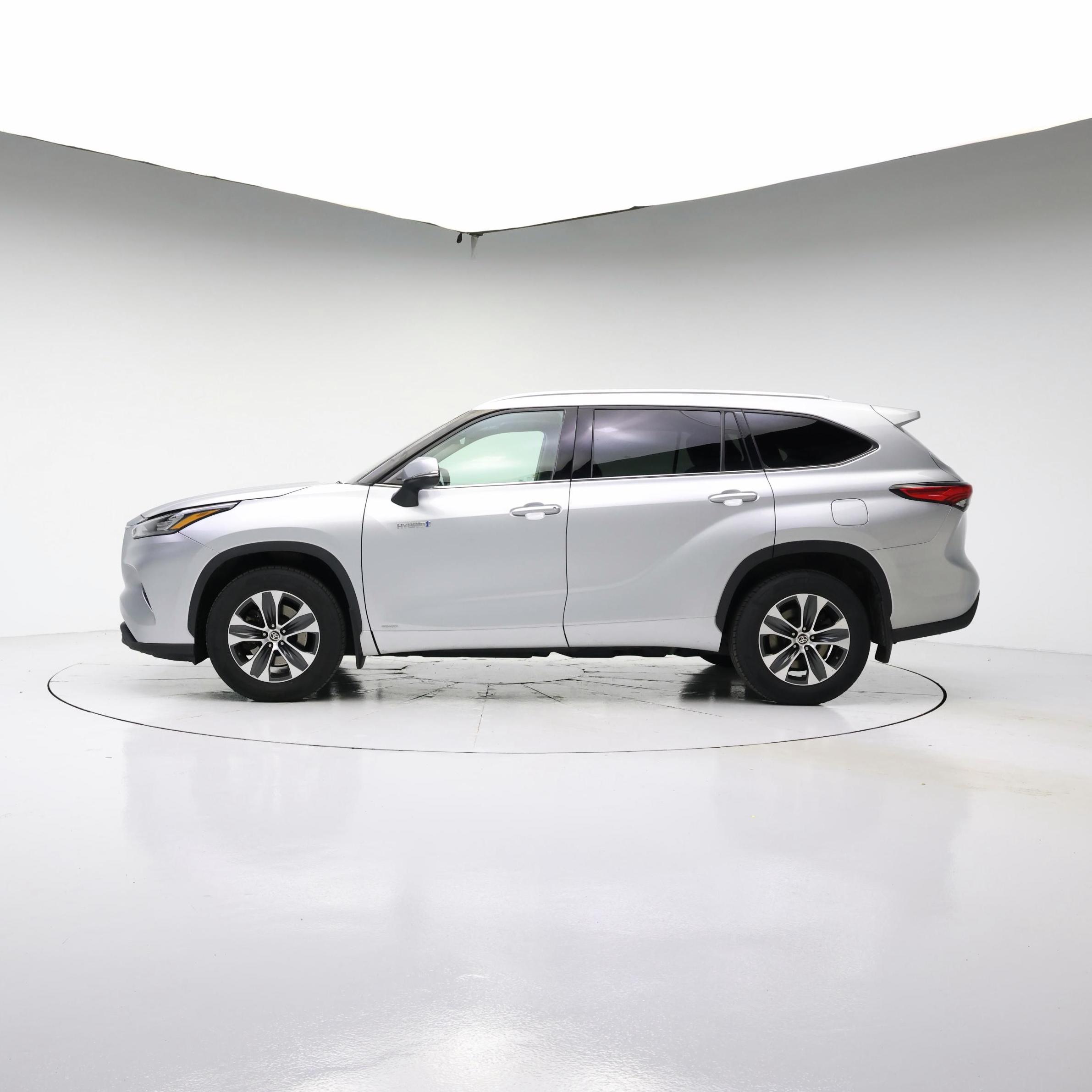 Thumbnail: 2020 Toyota Highlander - 3