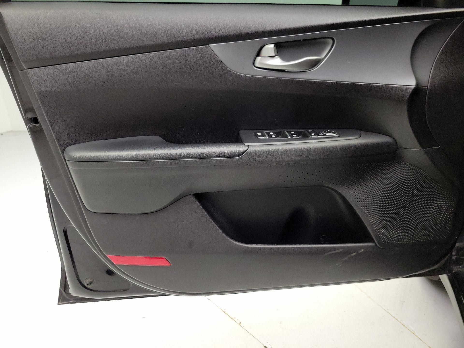 Thumbnail: 2021 Kia Forte - 12