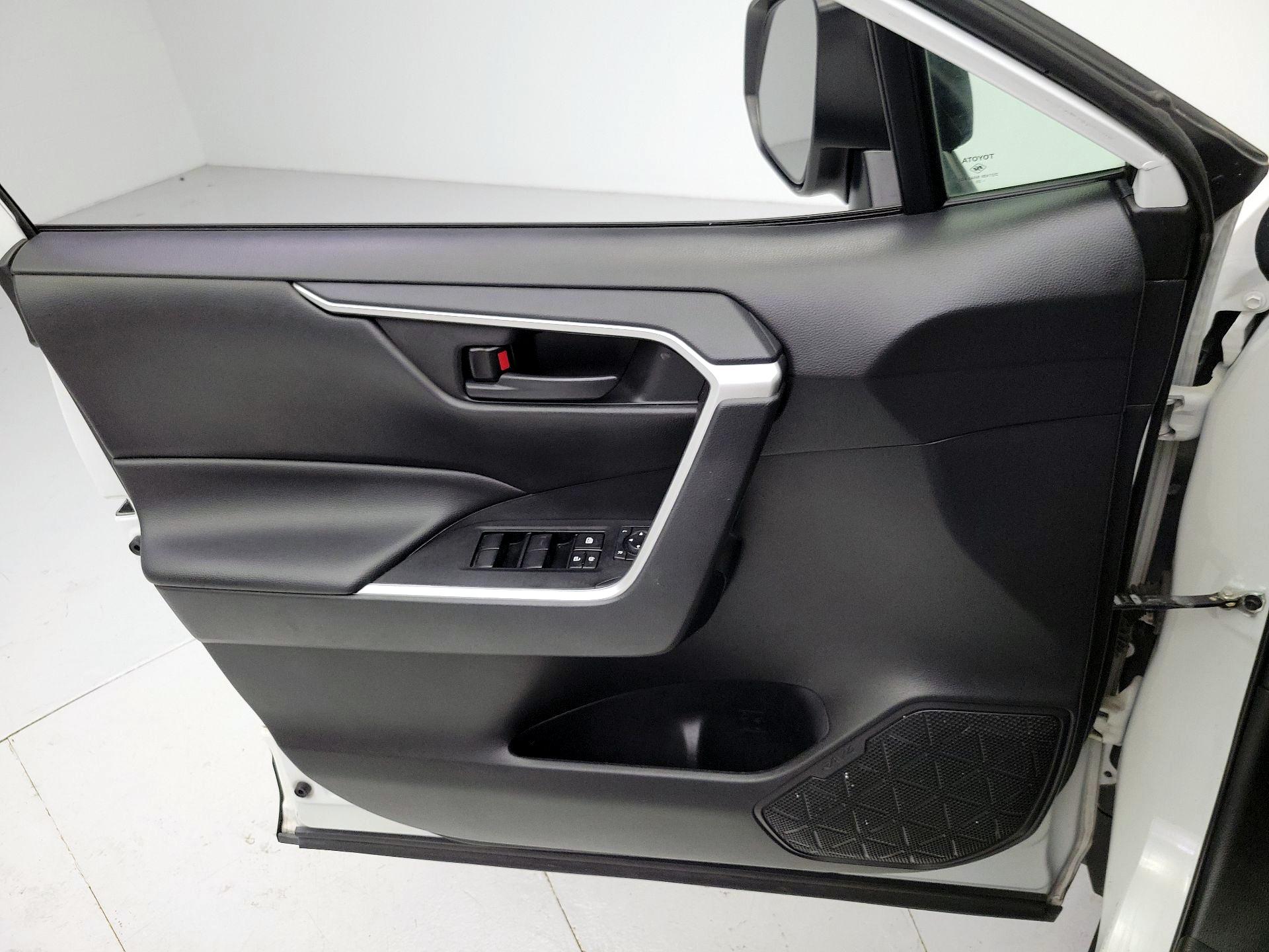 Thumbnail: 2021 Toyota RAV4 - 12