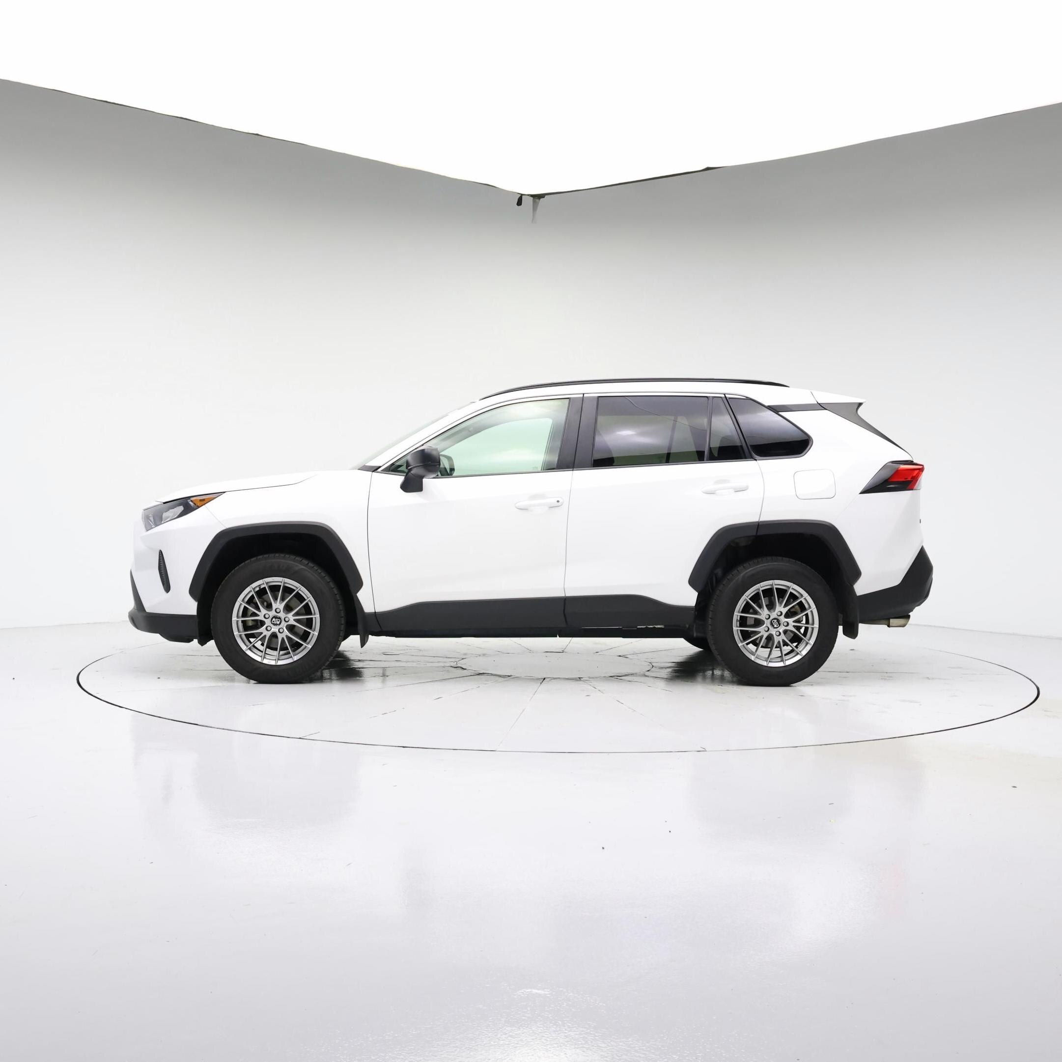 Thumbnail: 2021 Toyota RAV4 - 3