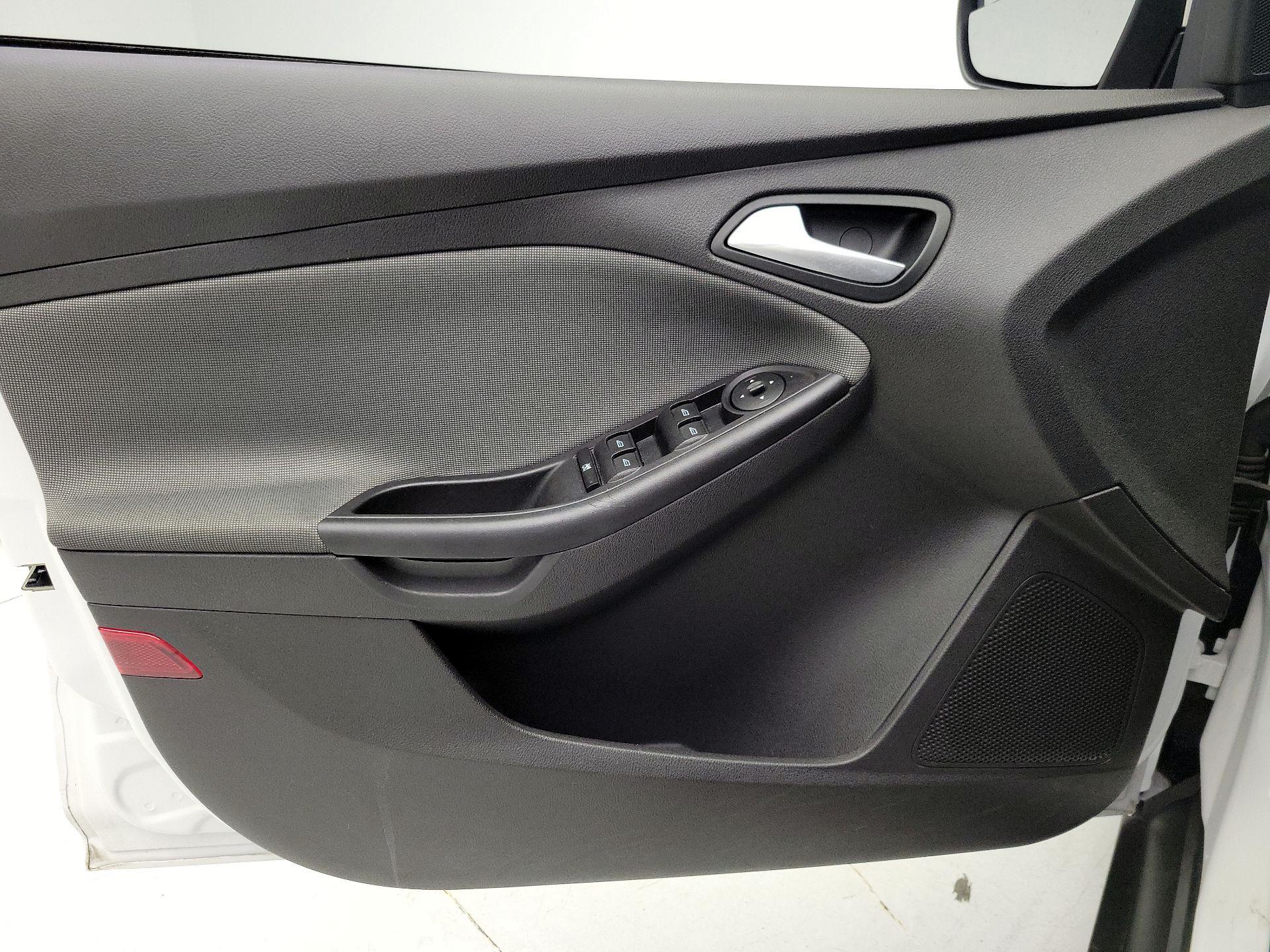Thumbnail: 2014 Ford Focus - 12