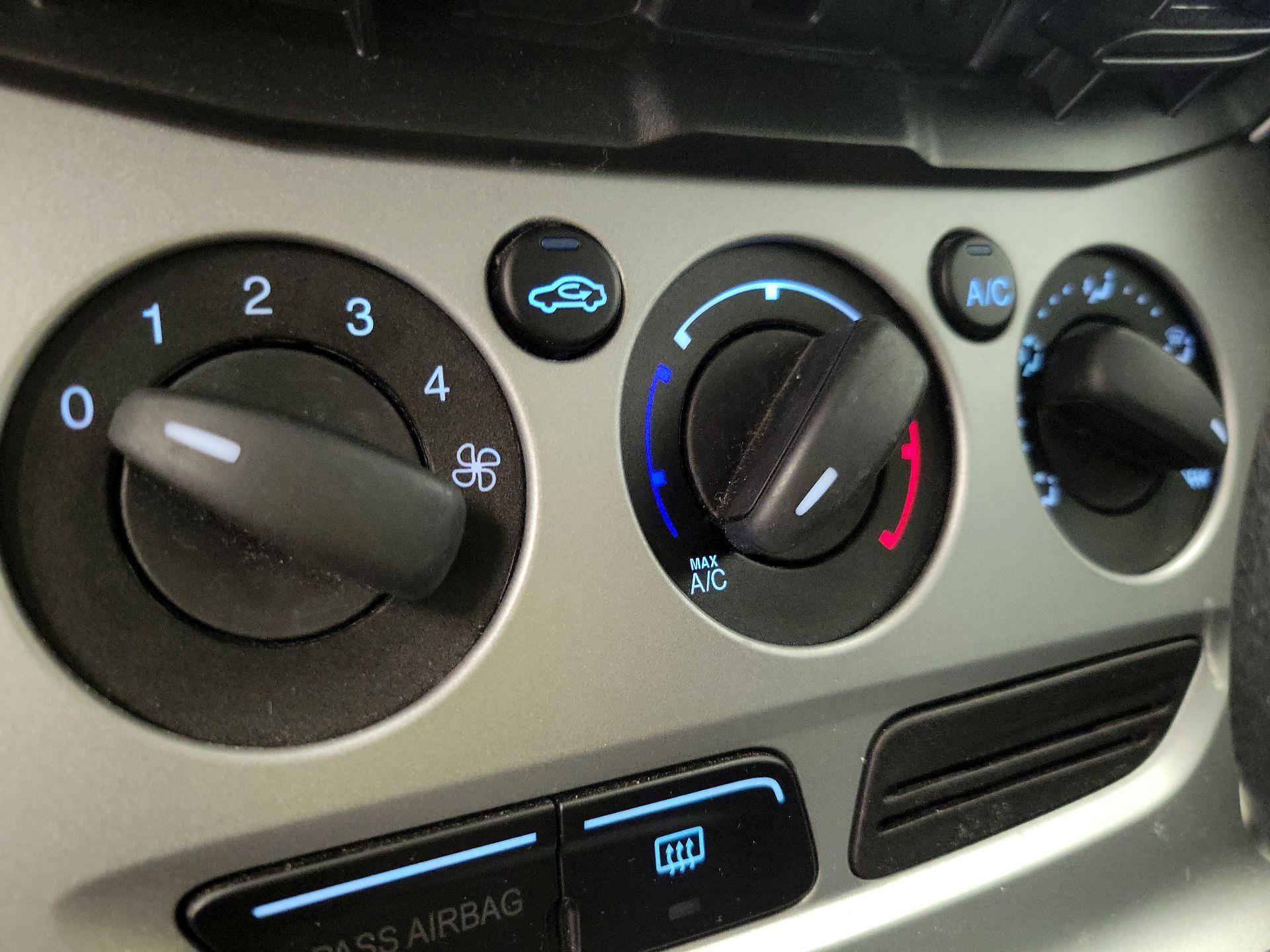 Thumbnail: 2014 Ford Focus - 15