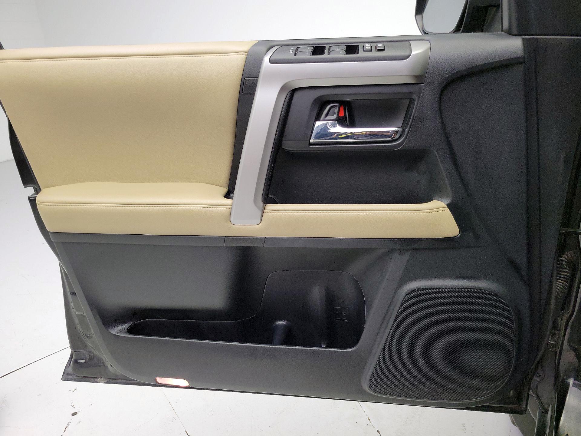 Thumbnail: 2015 Toyota 4Runner - 12
