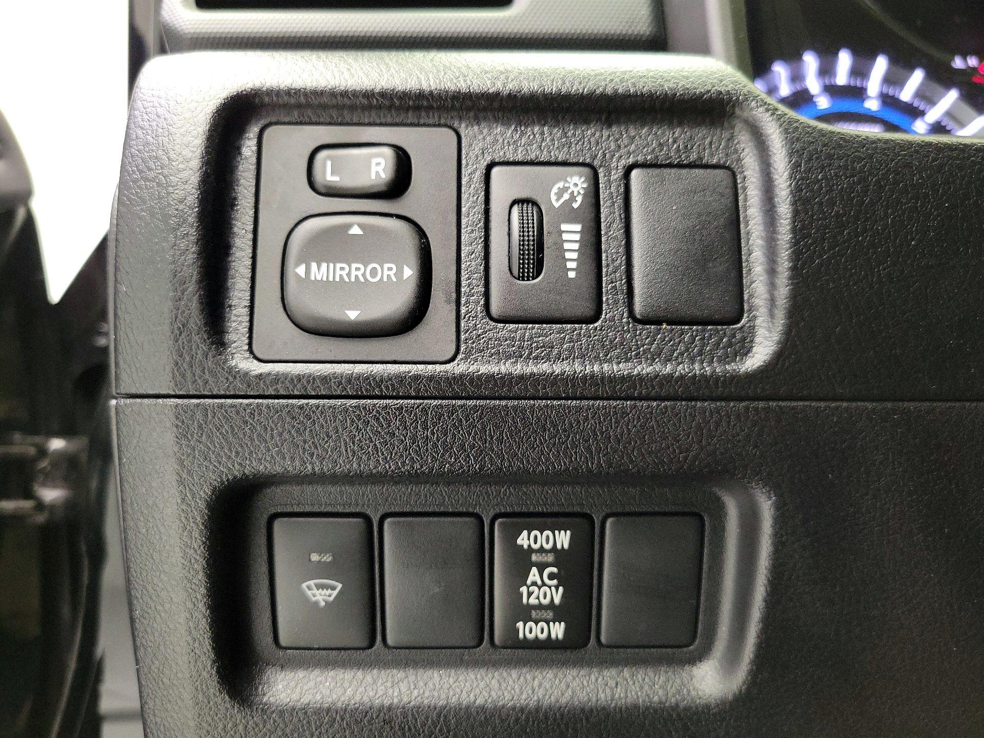 Thumbnail: 2015 Toyota 4Runner - 13