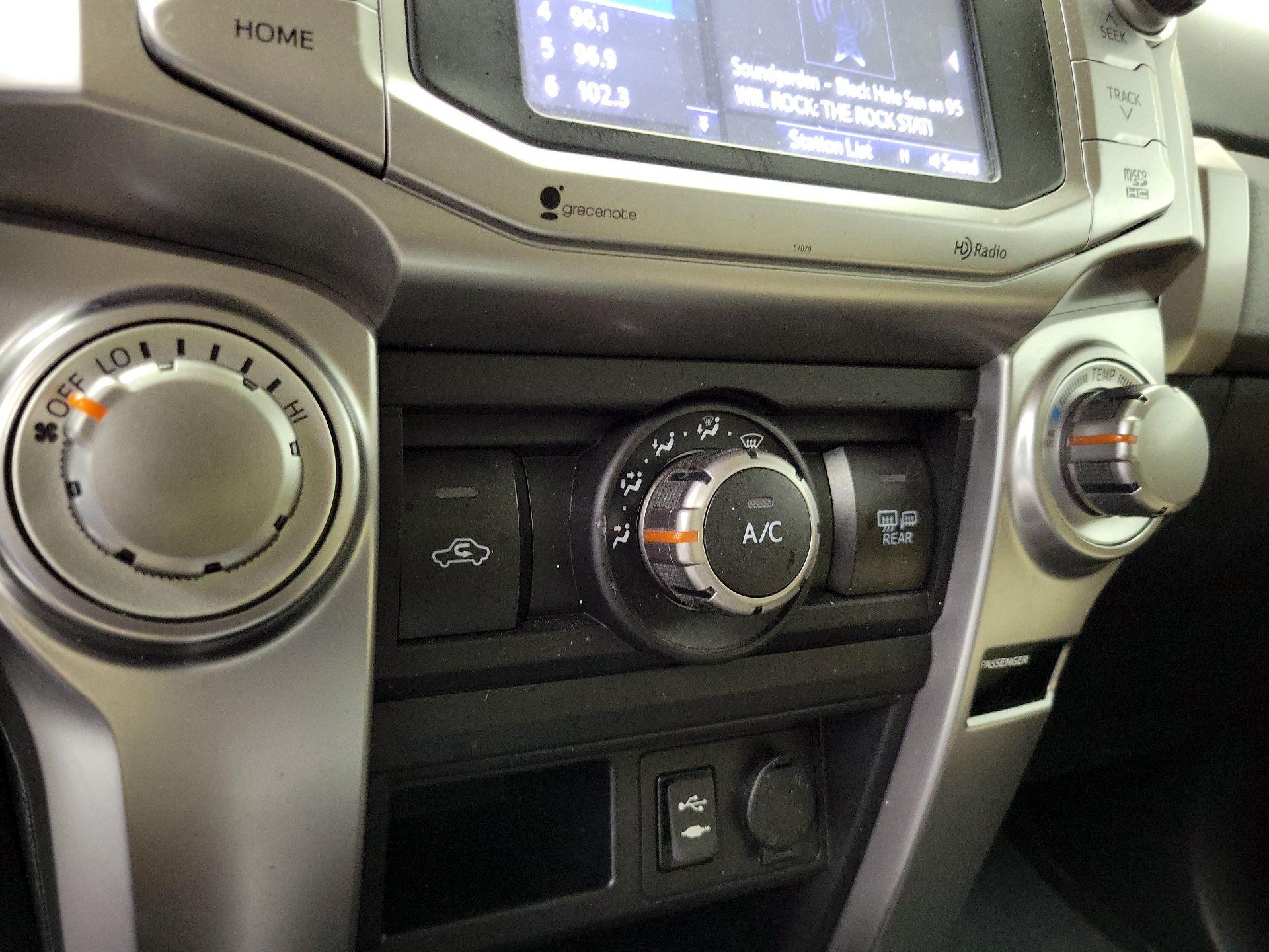 Thumbnail: 2015 Toyota 4Runner - 17
