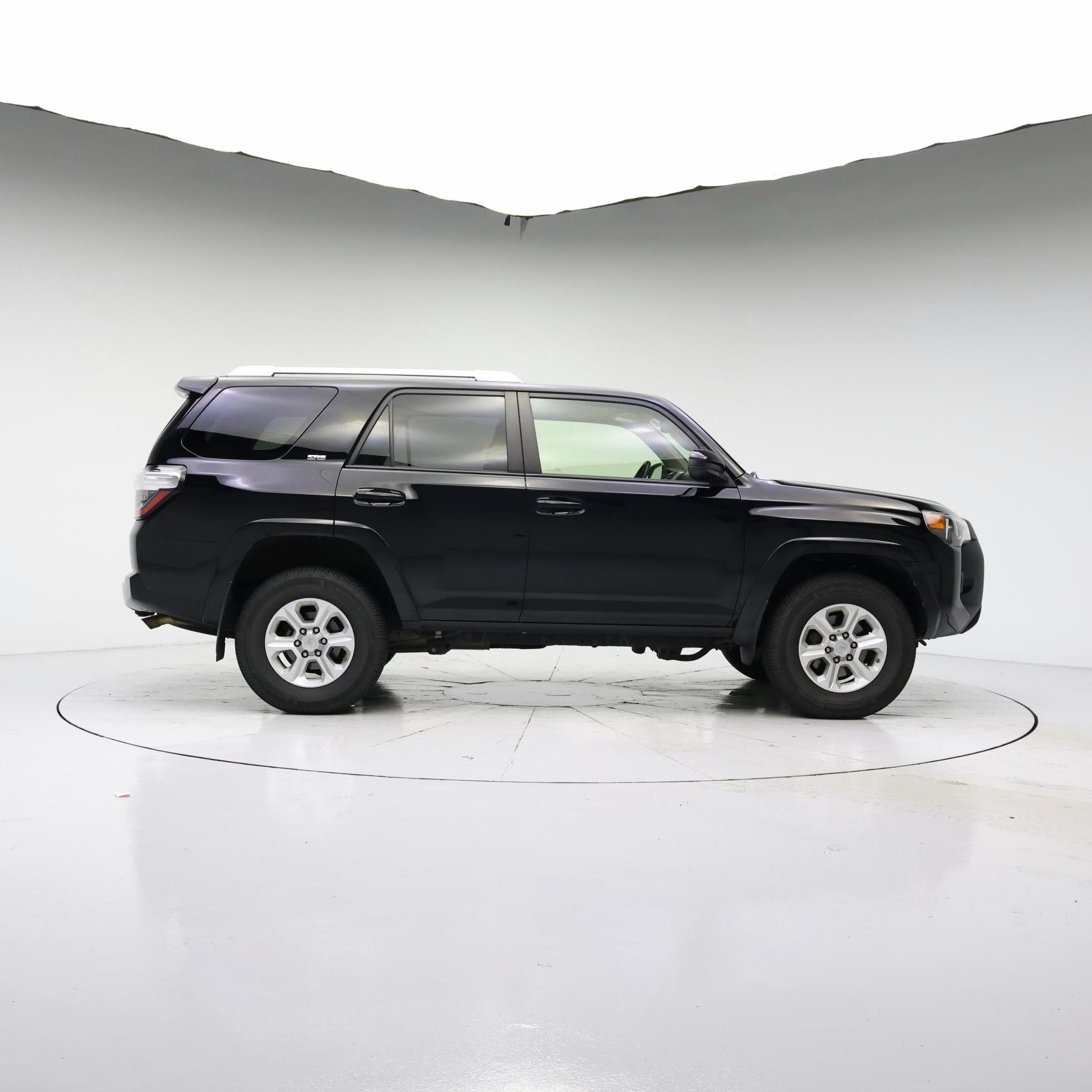 Thumbnail: 2015 Toyota 4Runner - 3