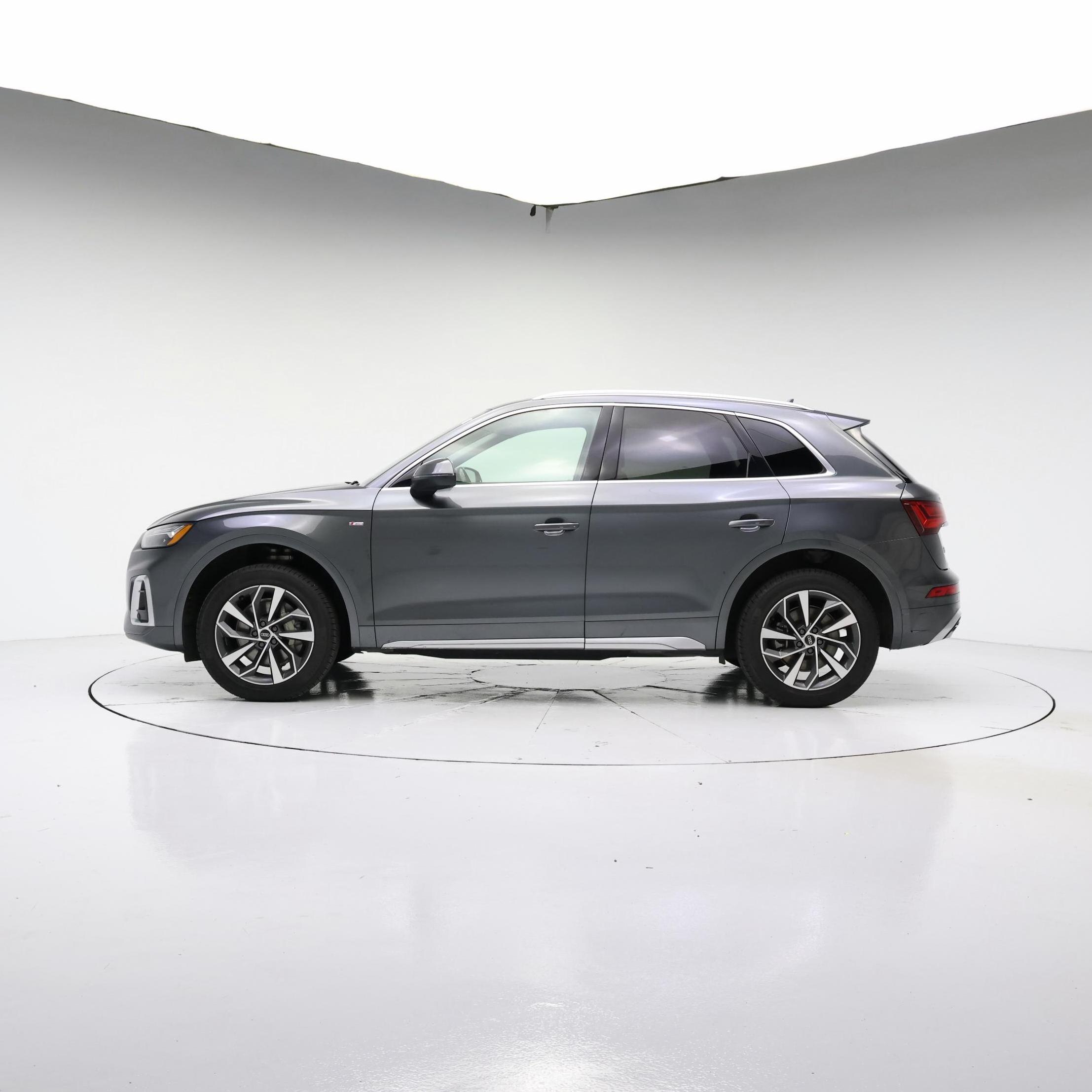 Thumbnail: 2022 Audi Q5 - 3