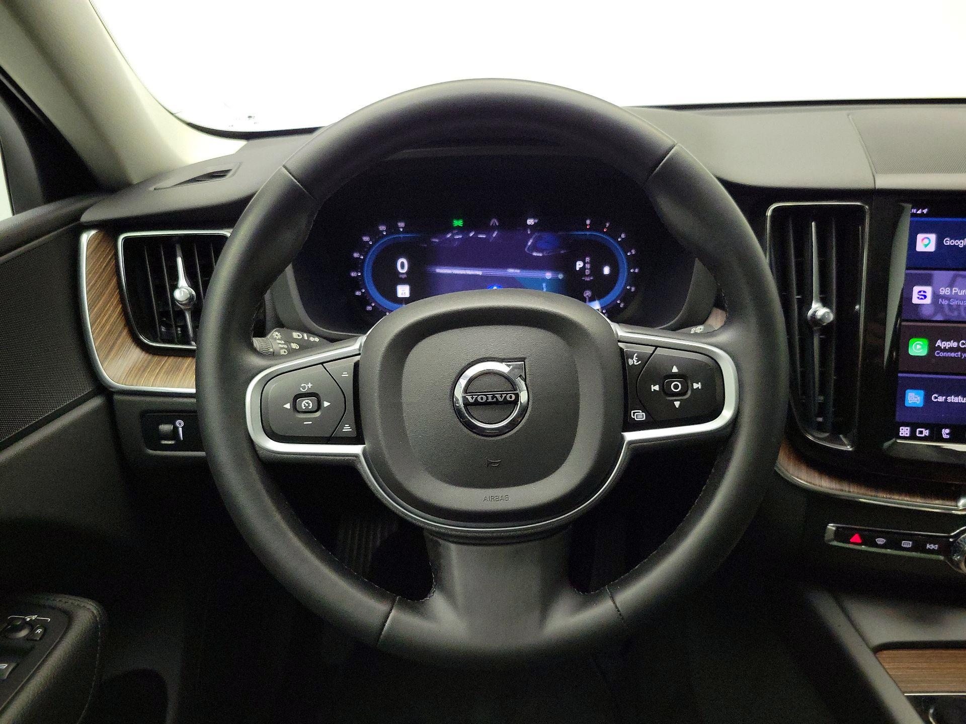 Thumbnail: 2022 Volvo XC60 - 10