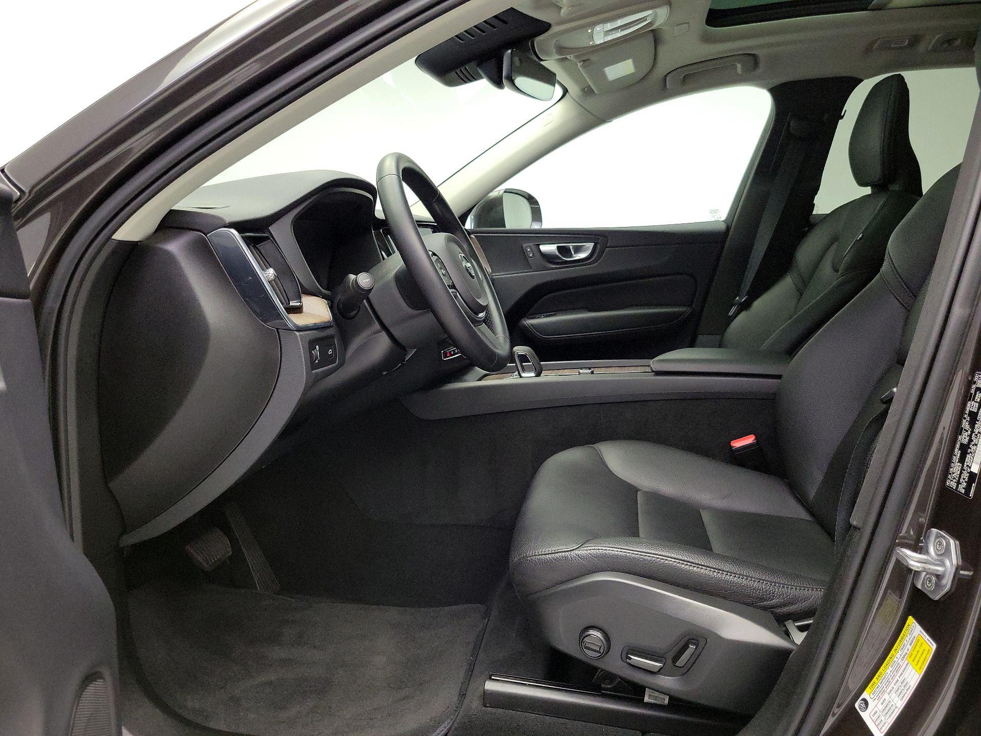 Thumbnail: 2022 Volvo XC60 - 11