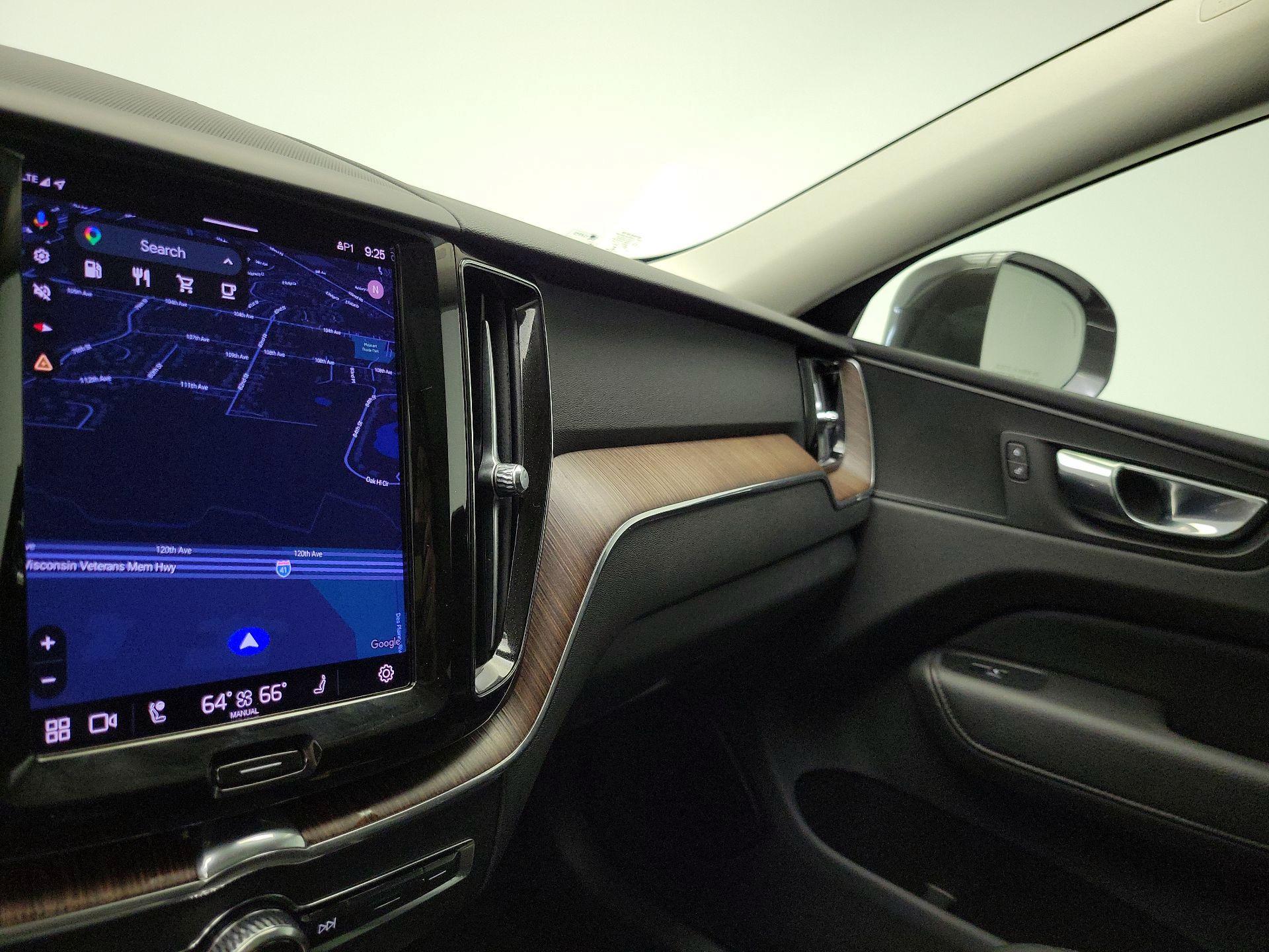 Thumbnail: 2022 Volvo XC60 - 14