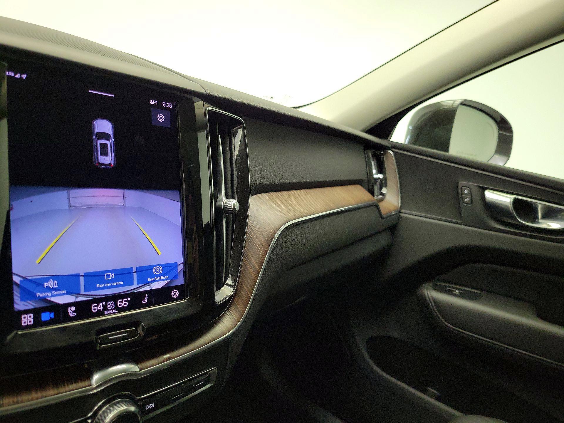 Thumbnail: 2022 Volvo XC60 - 15