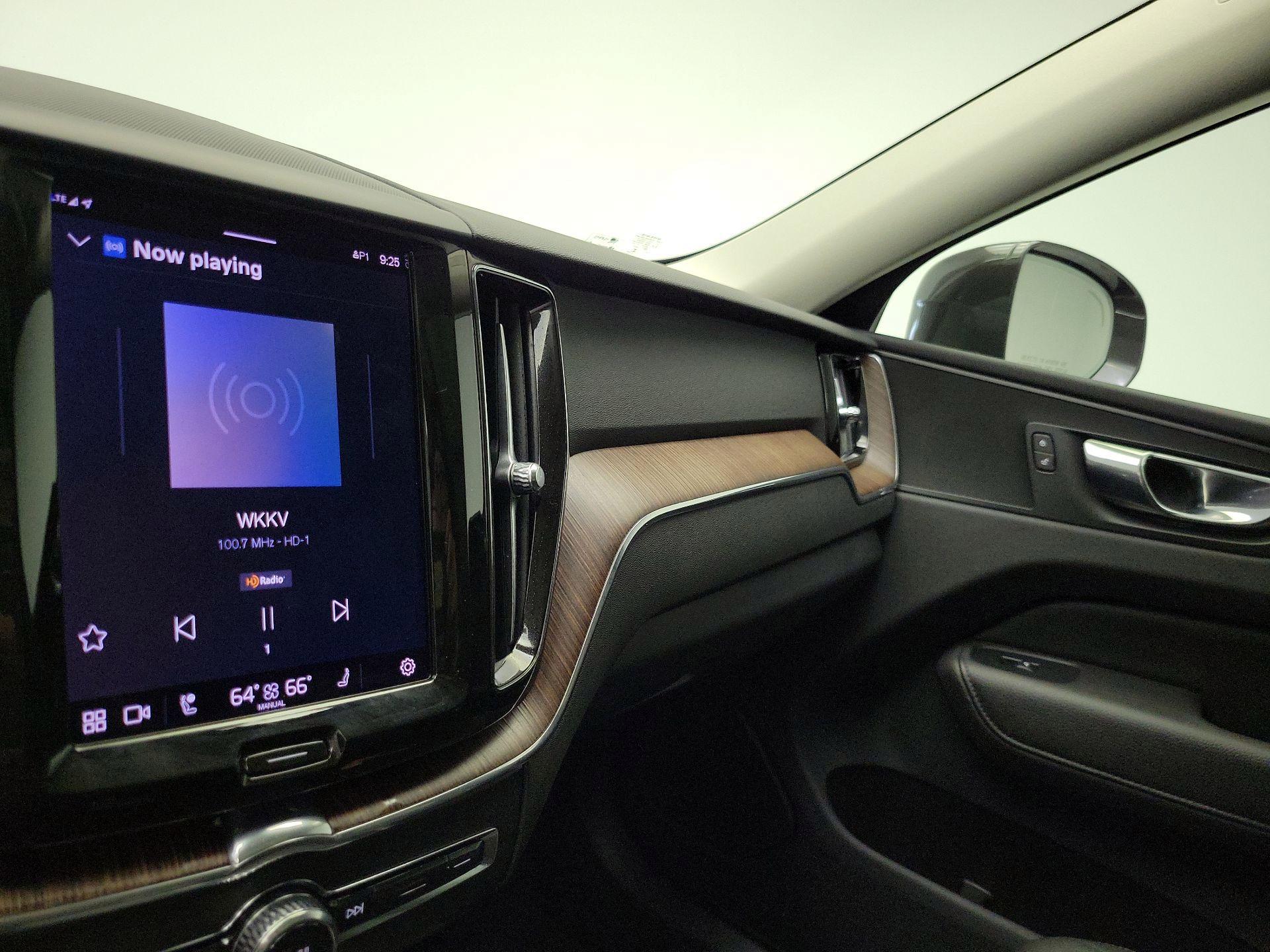 Thumbnail: 2022 Volvo XC60 - 16