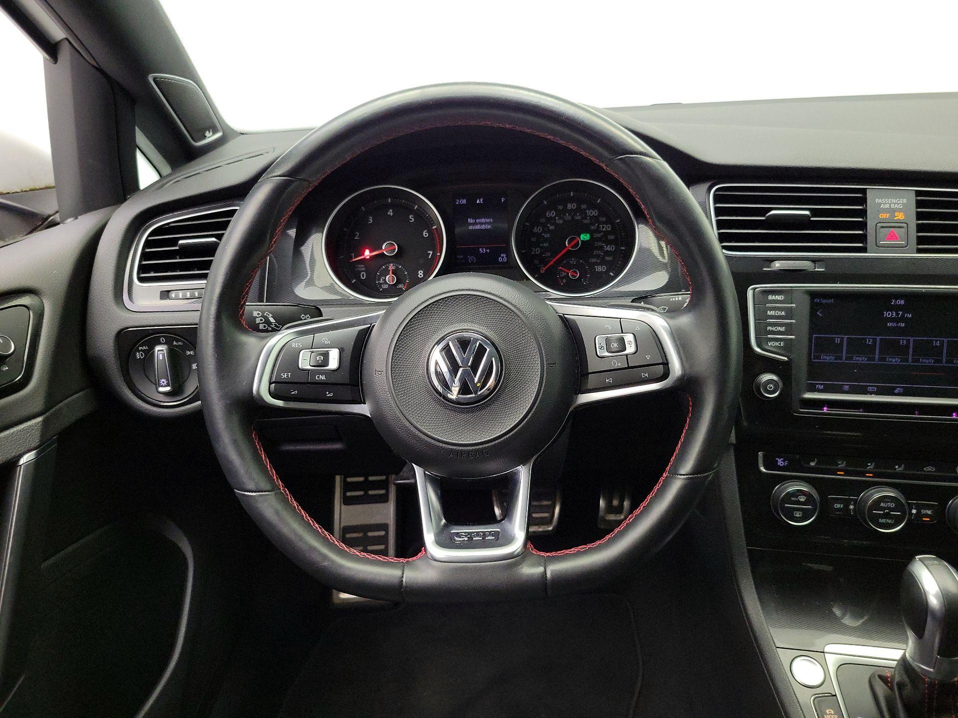 Thumbnail: 2017 Volkswagen Golf - 10
