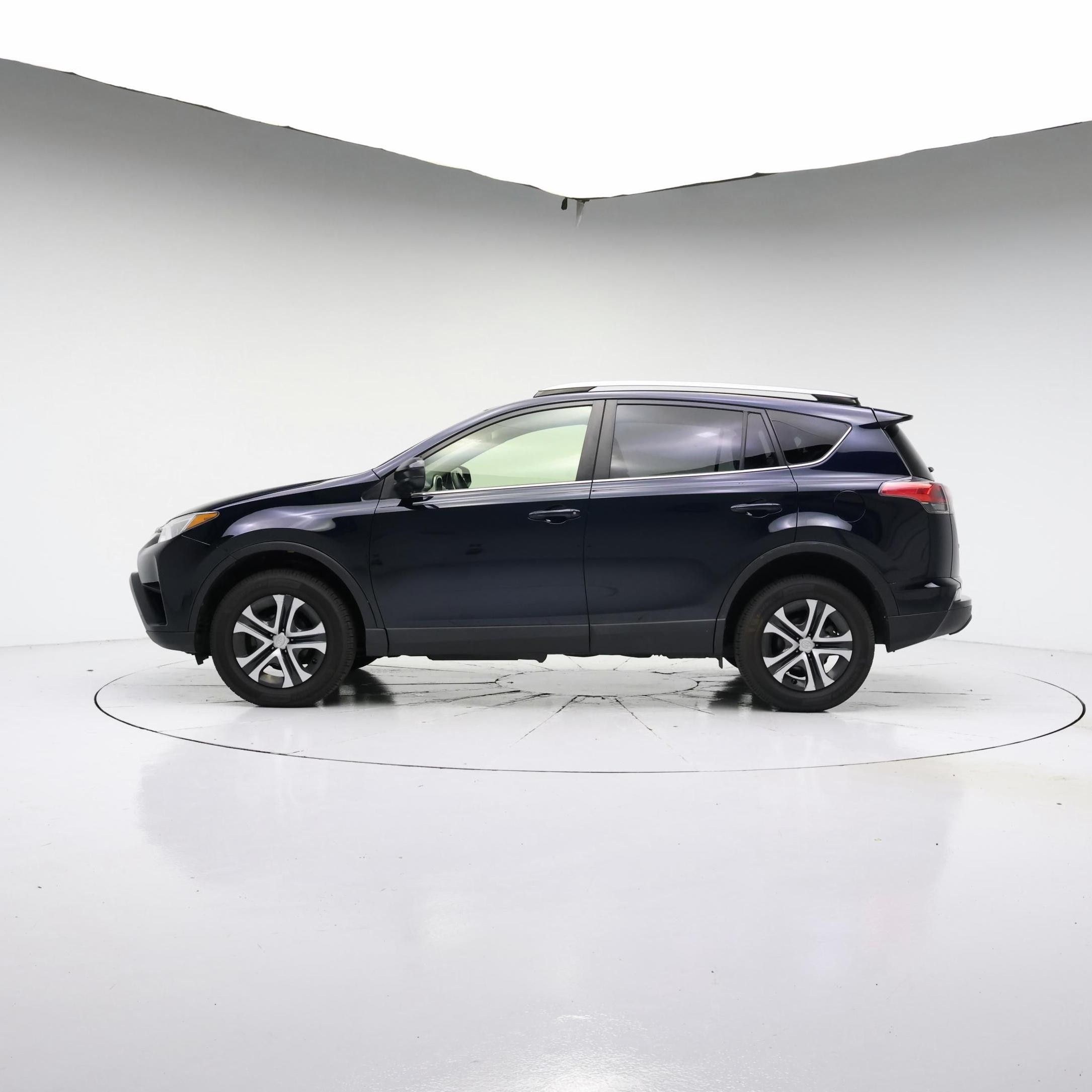 Thumbnail: 2017 Toyota RAV4 - 3