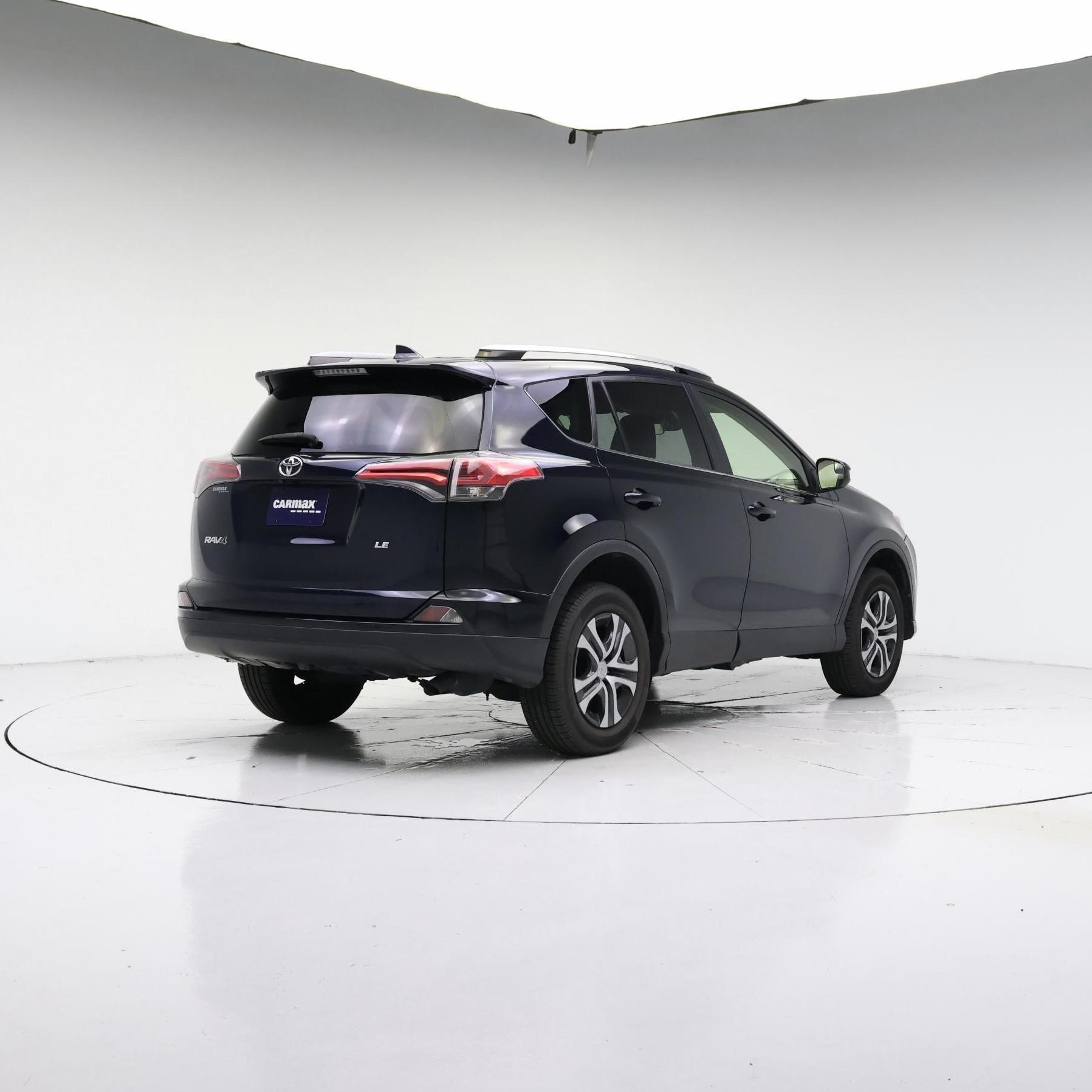 Thumbnail: 2017 Toyota RAV4 - 8