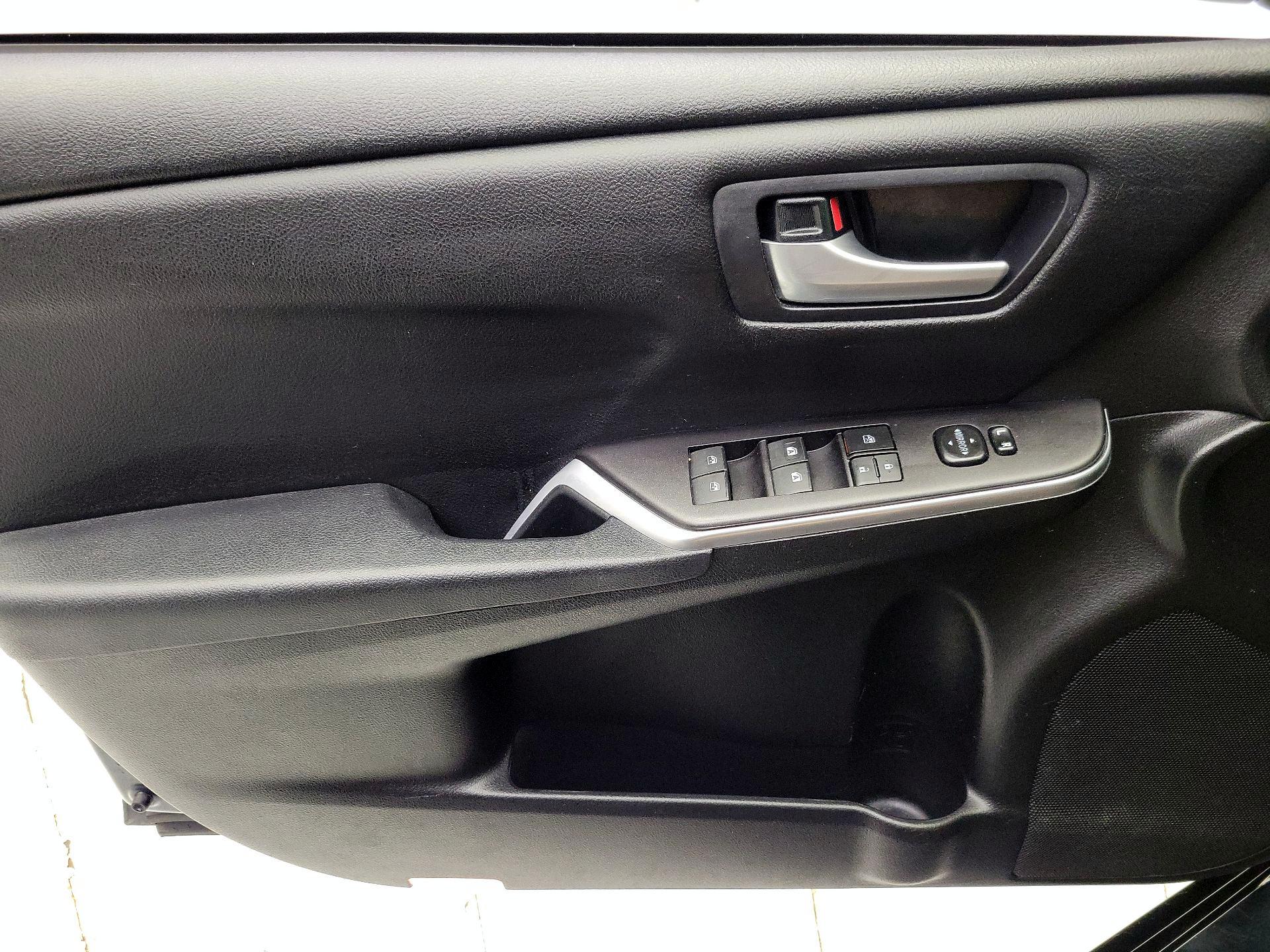 Thumbnail: 2017 Toyota Camry - 12