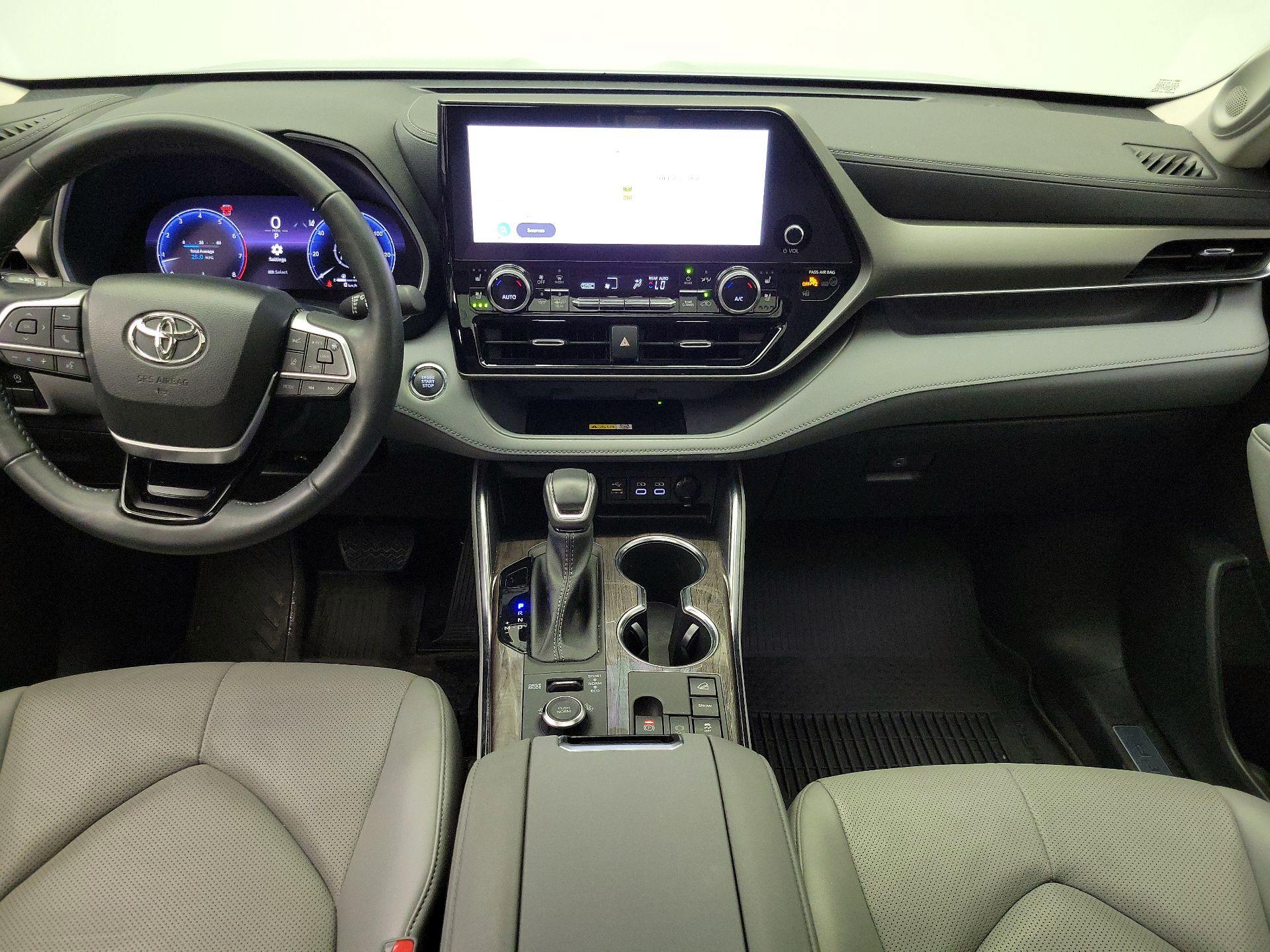 Thumbnail: 2023 Toyota Highlander - 9