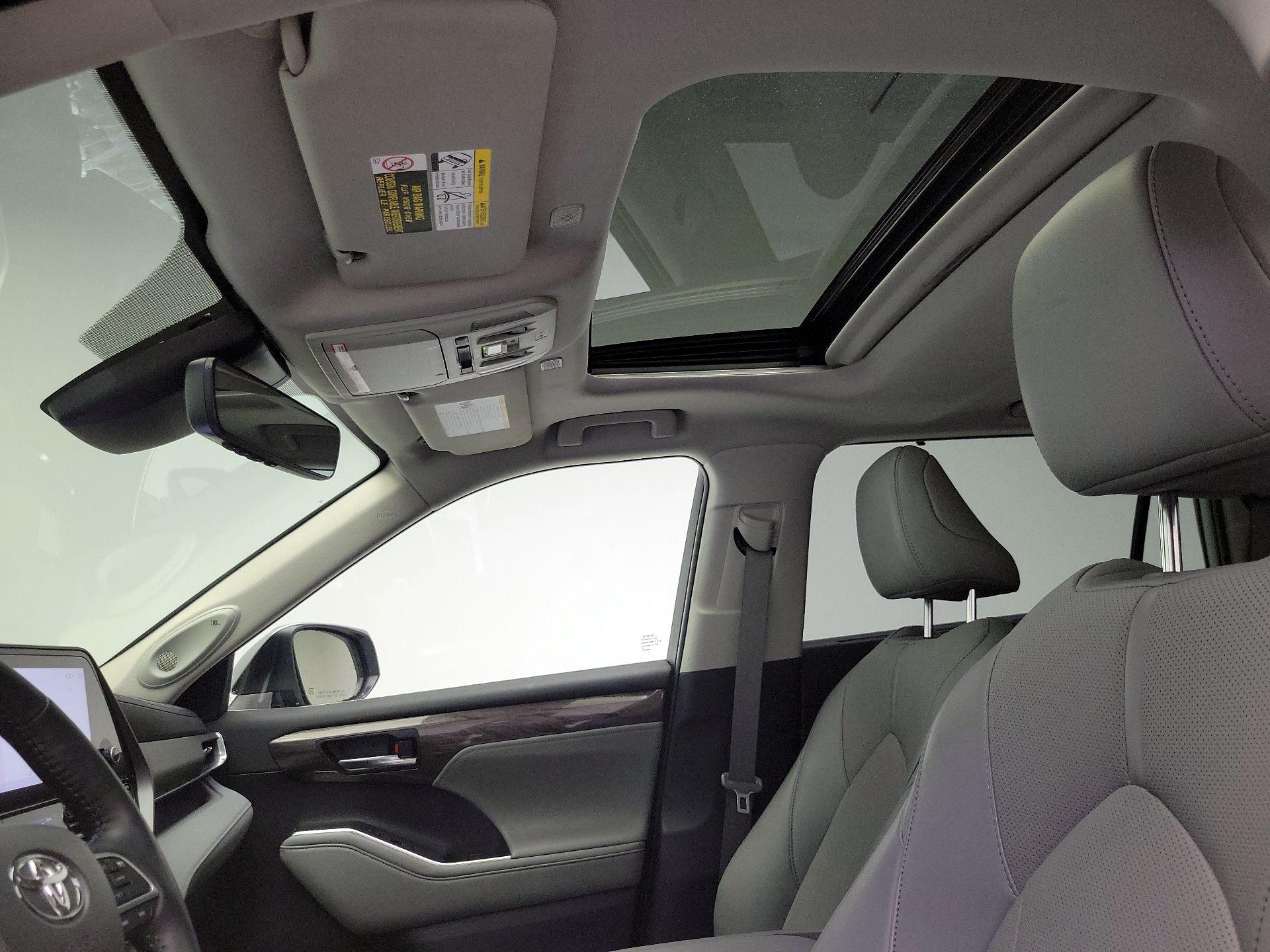 Thumbnail: 2023 Toyota Highlander - 19