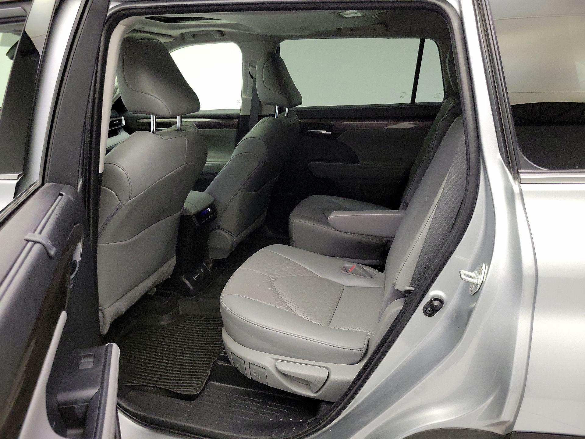 Thumbnail: 2023 Toyota Highlander - 20