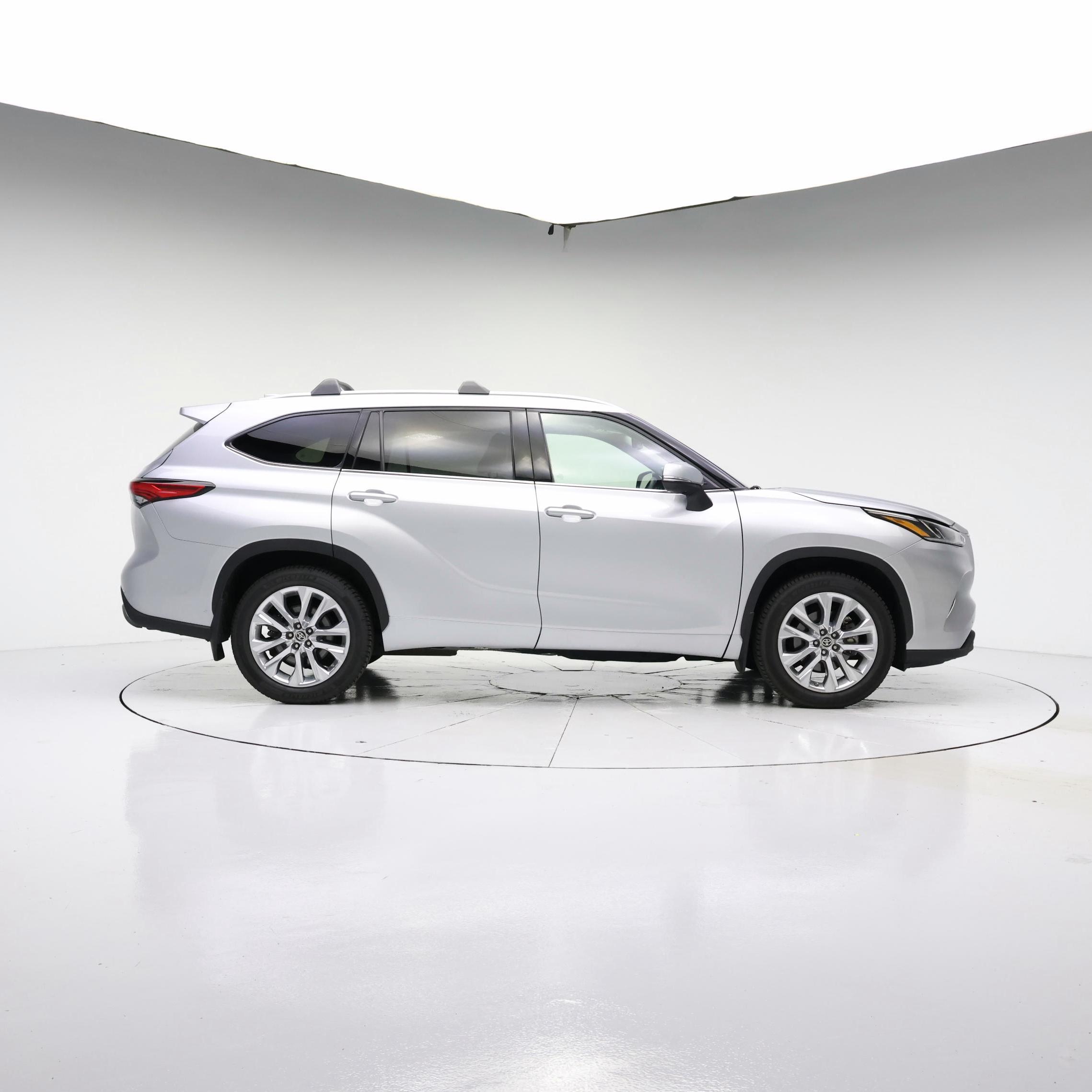 Thumbnail: 2023 Toyota Highlander - 7