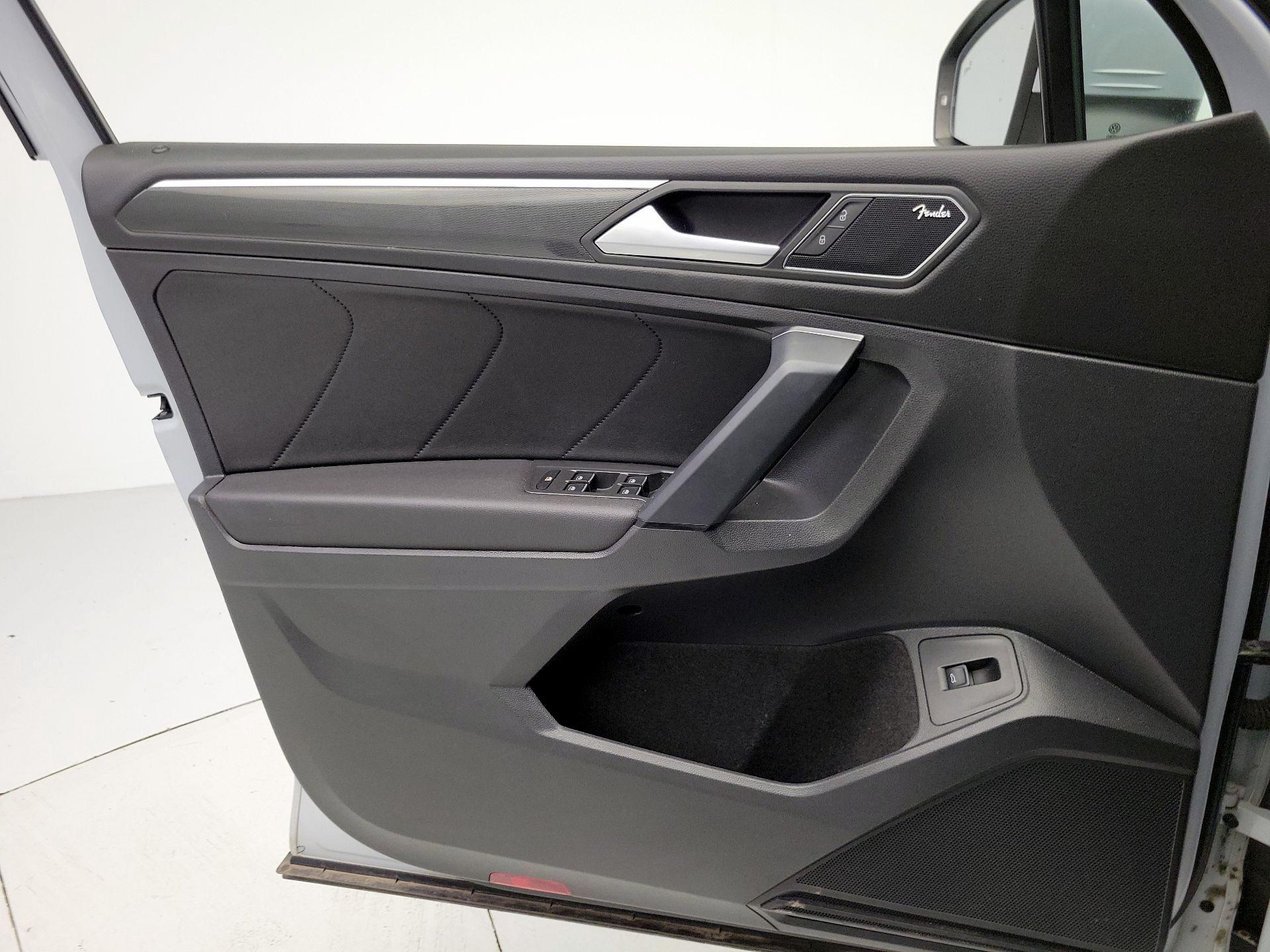 Thumbnail: 2019 Volkswagen Tiguan - 12