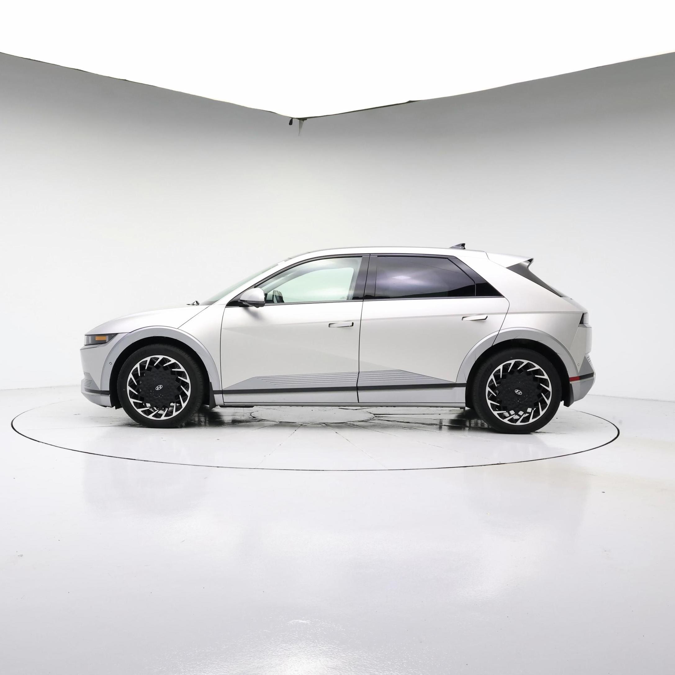 Thumbnail: 2024 Hyundai Ioniq 5 - 3