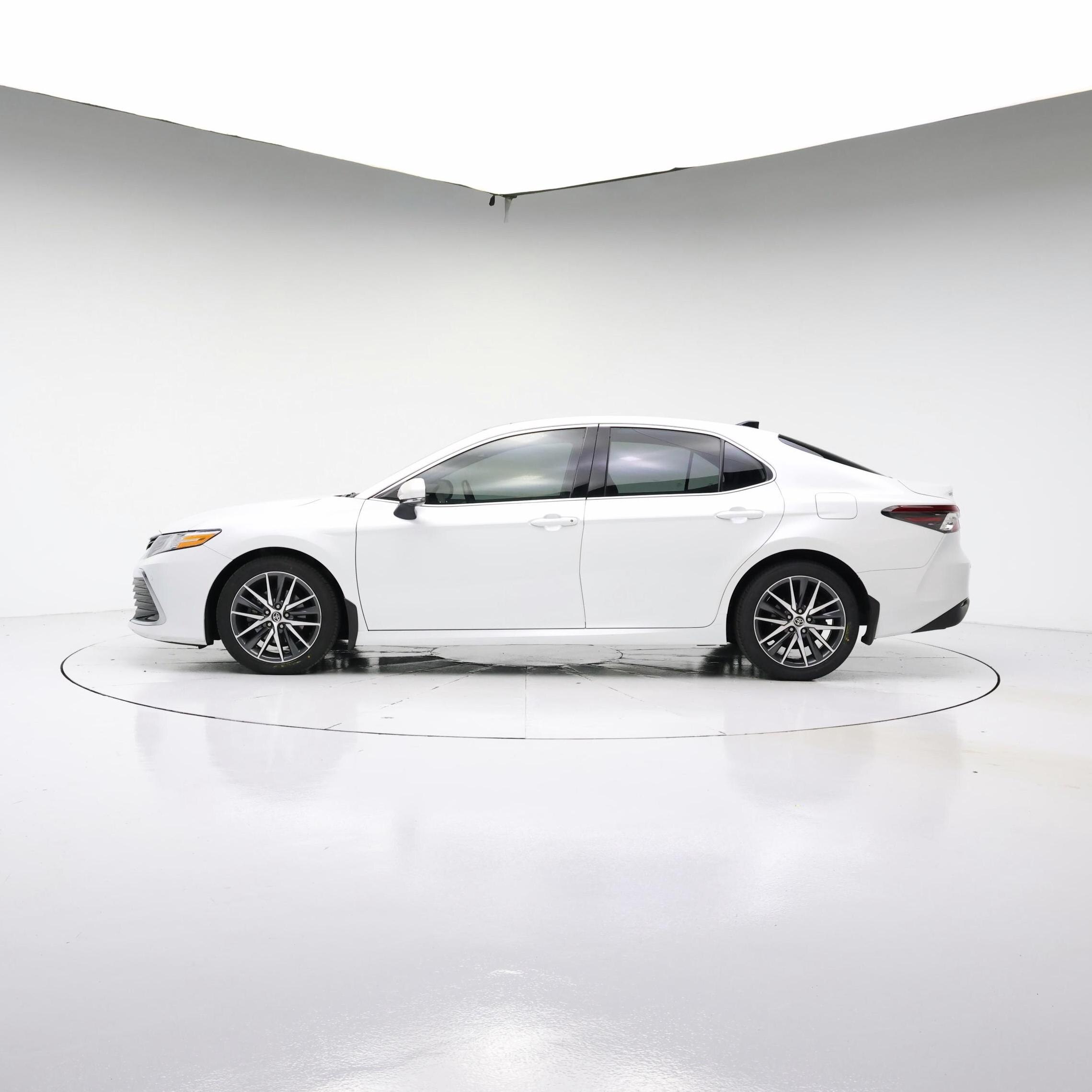 Thumbnail: 2022 Toyota Camry - 3