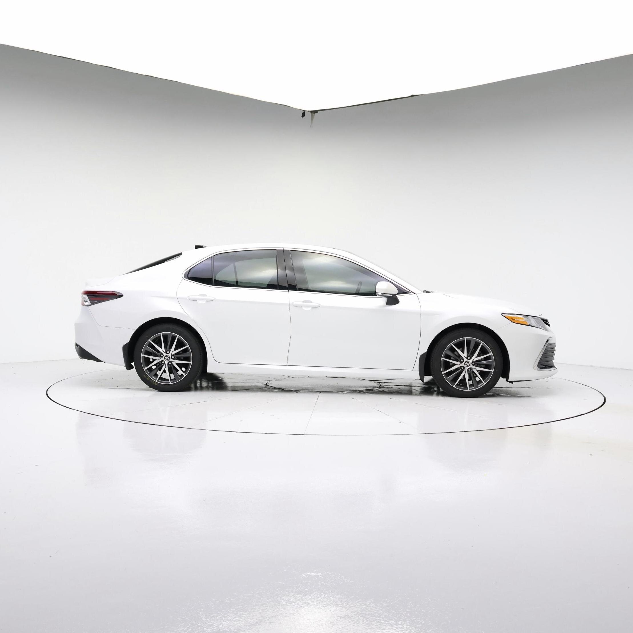 Thumbnail: 2022 Toyota Camry - 7