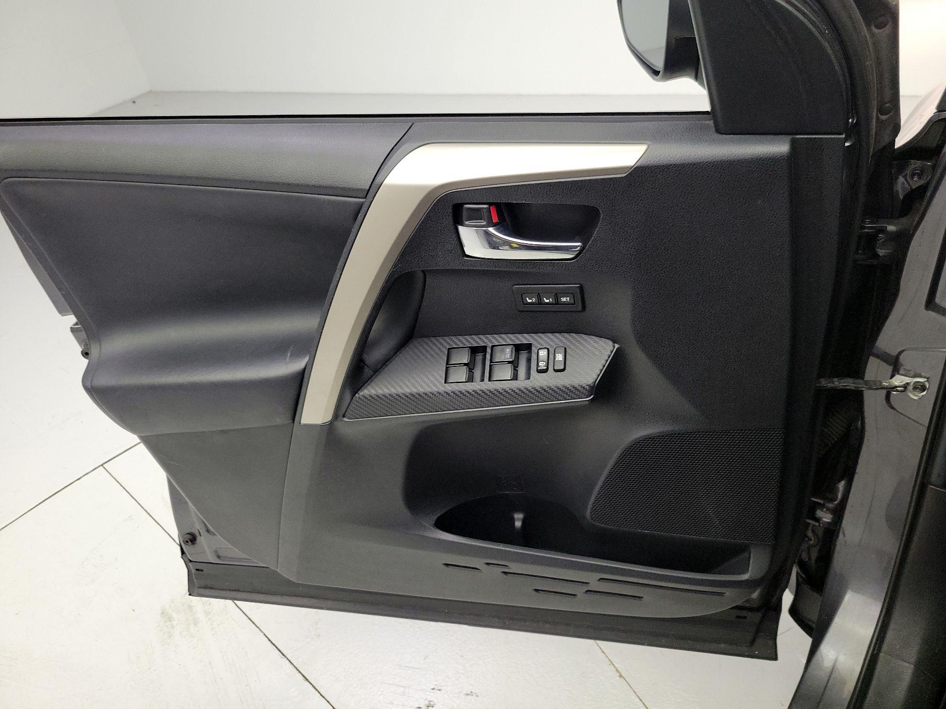 Thumbnail: 2015 Toyota RAV4 - 12
