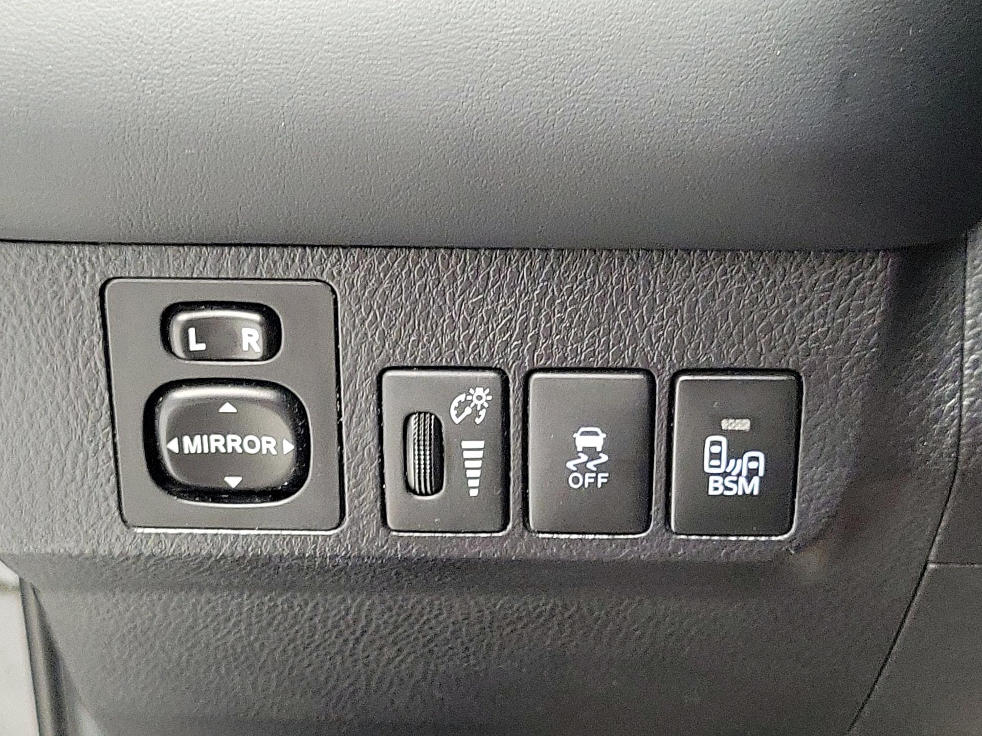 Thumbnail: 2015 Toyota RAV4 - 13