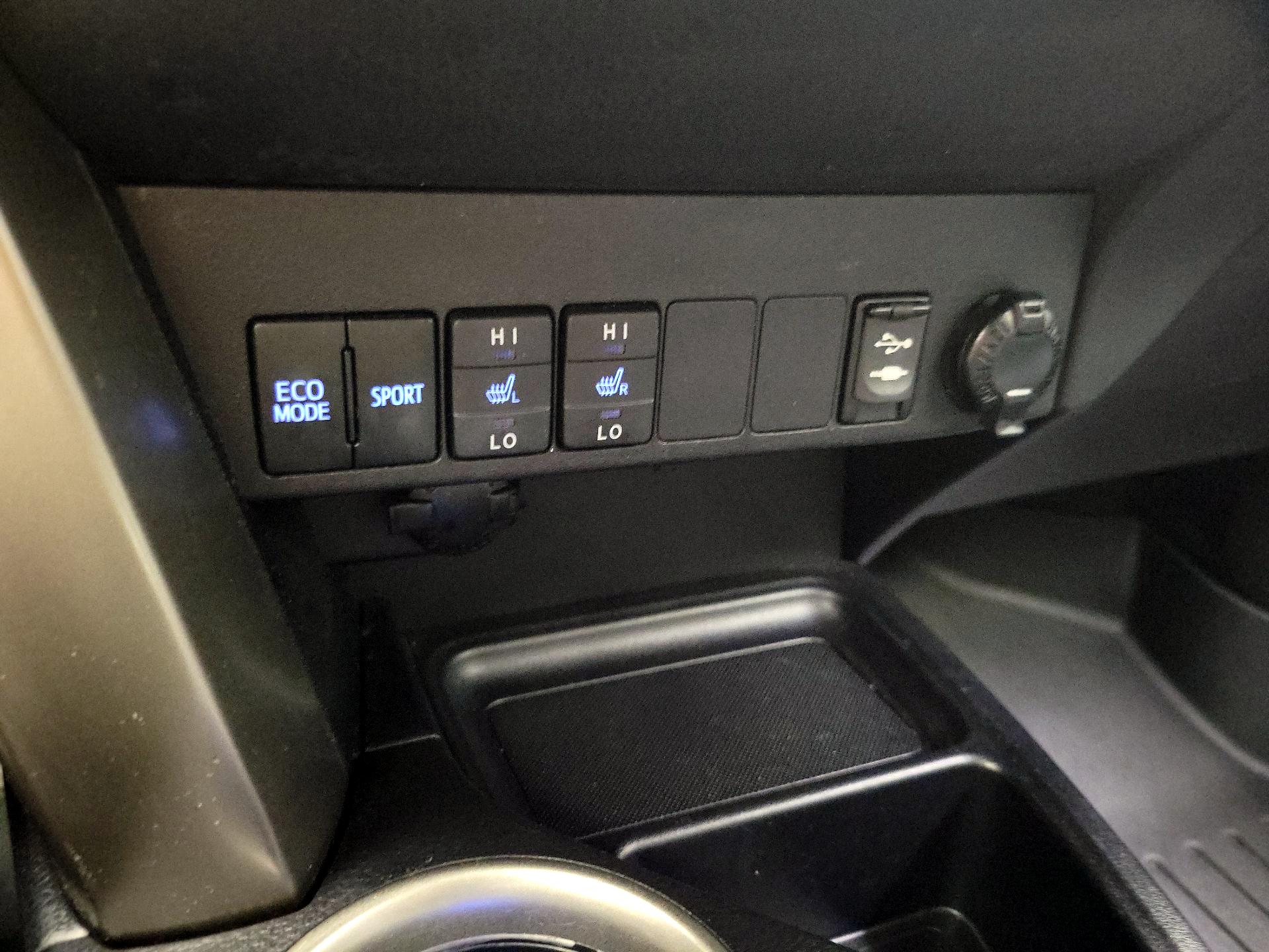 Thumbnail: 2015 Toyota RAV4 - 18