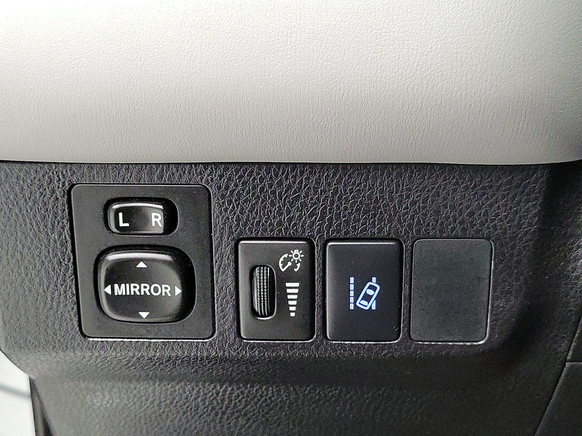 Thumbnail: 2016 Toyota RAV4 - 13