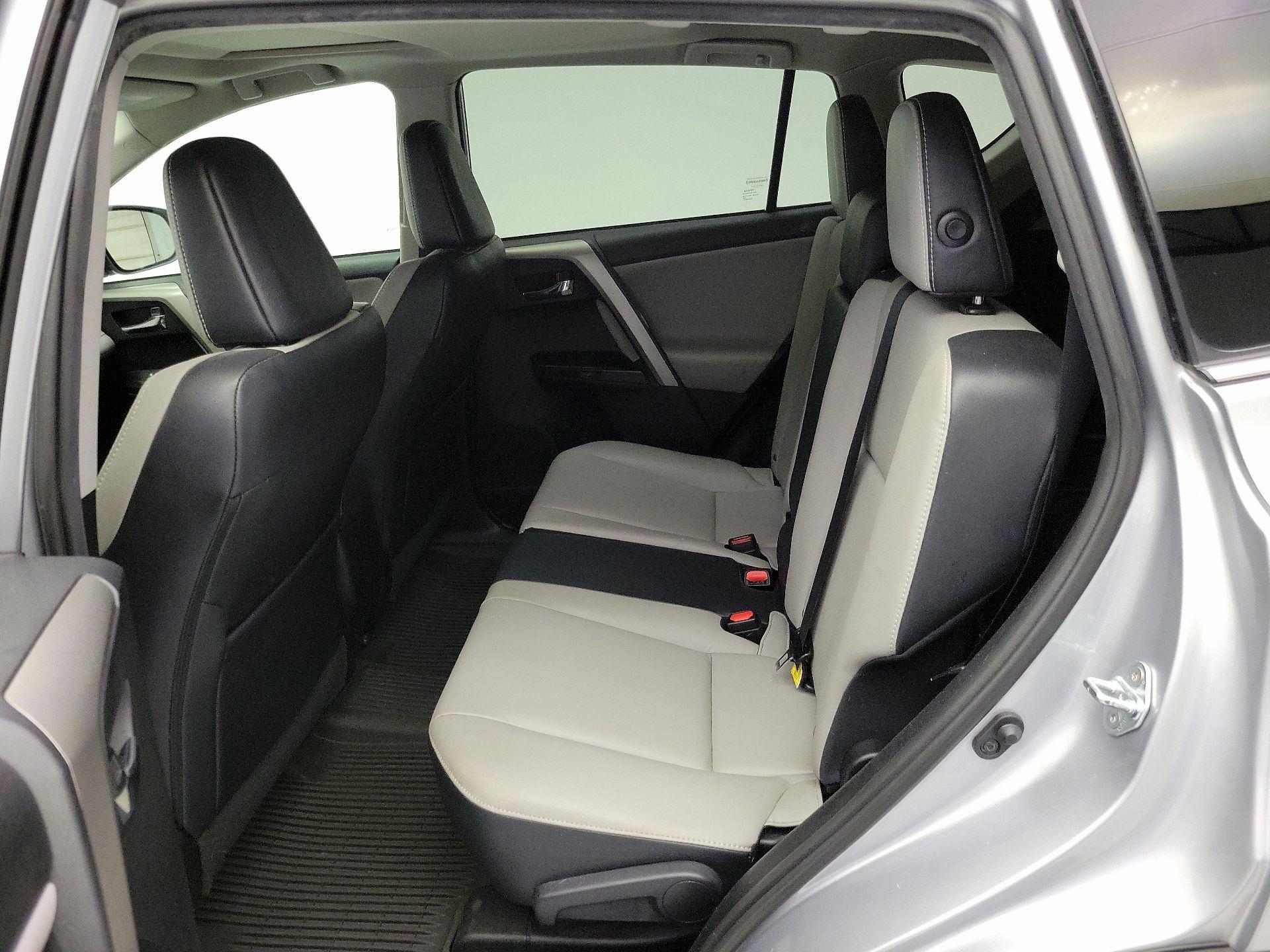 Thumbnail: 2016 Toyota RAV4 - 19