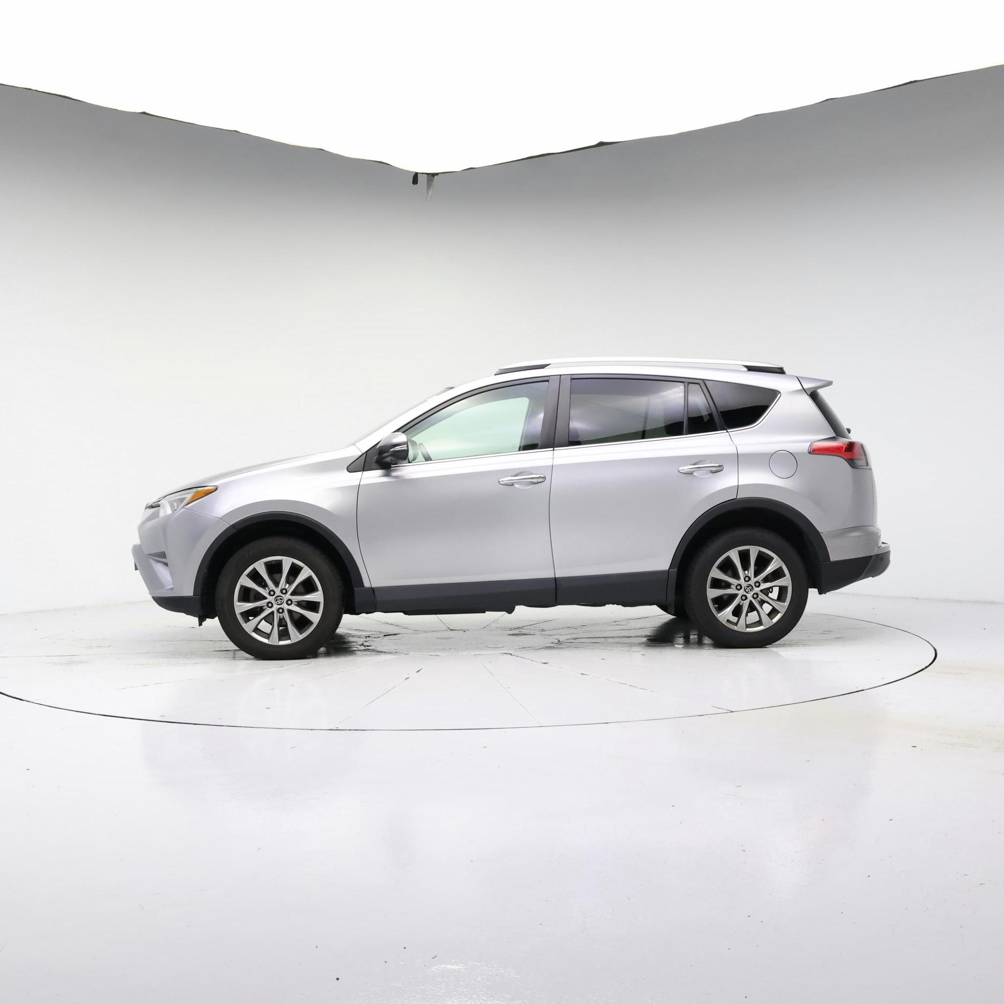 Thumbnail: 2016 Toyota RAV4 - 3