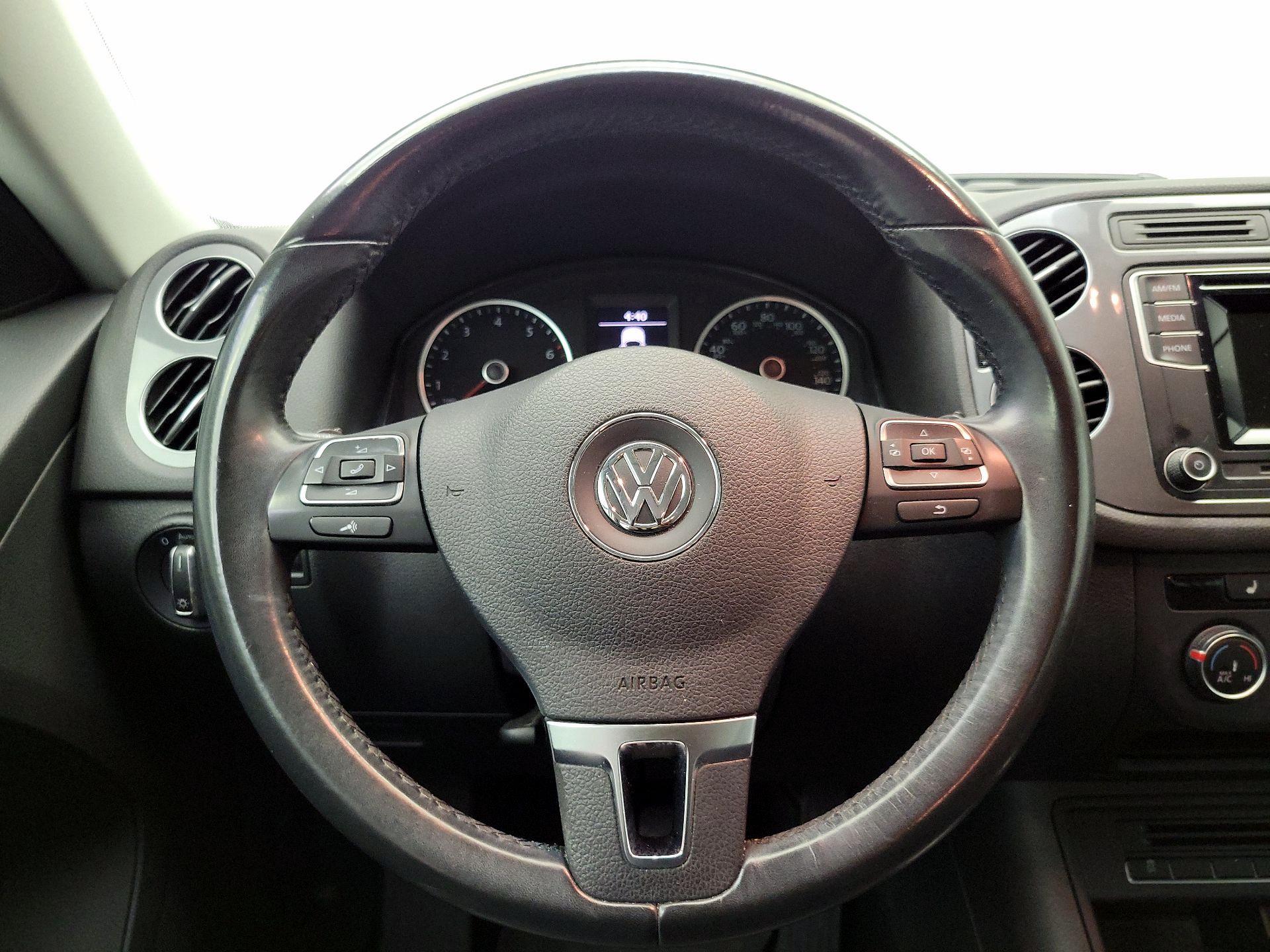 Thumbnail: 2016 Volkswagen Tiguan - 10