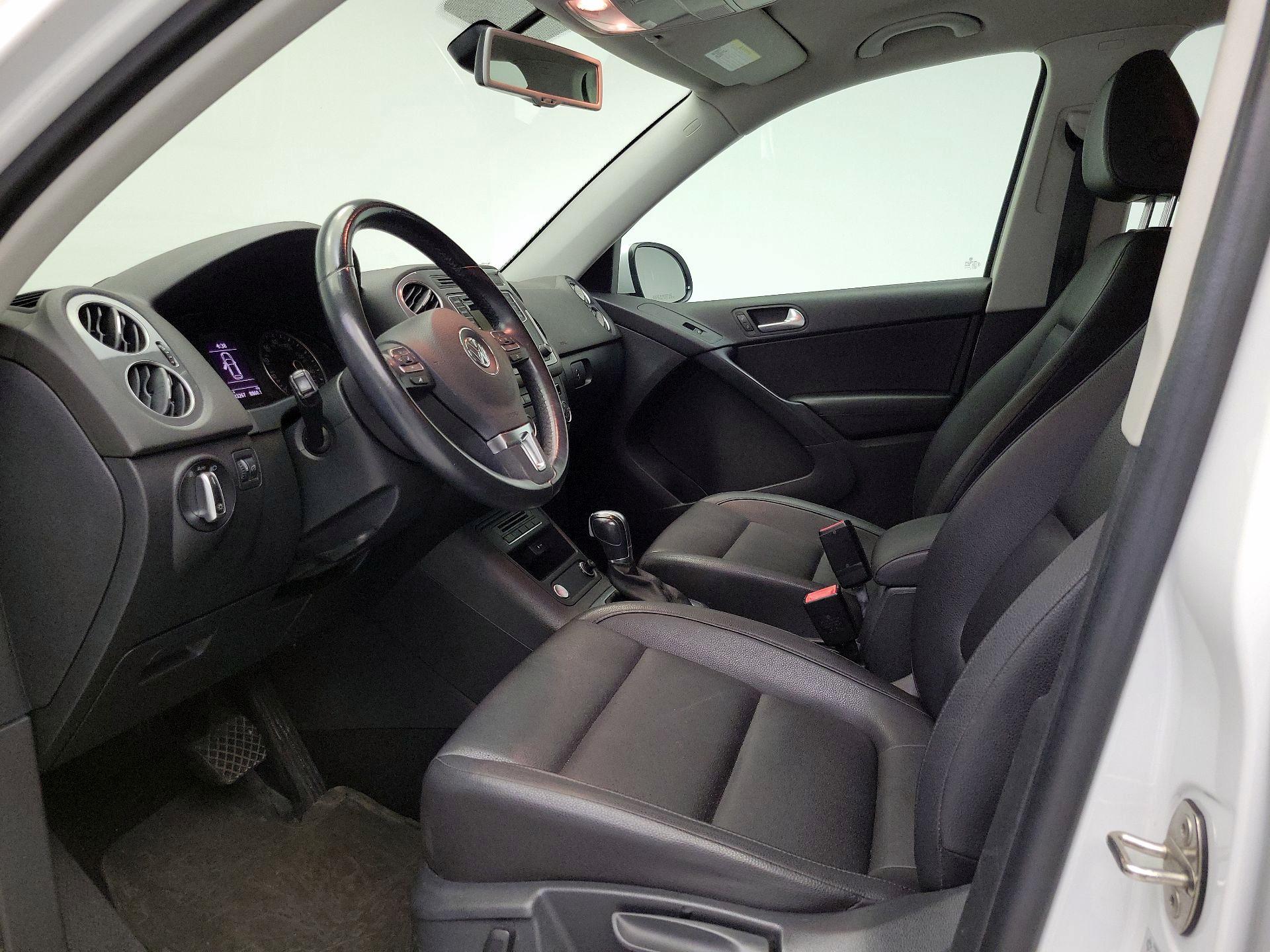 Thumbnail: 2016 Volkswagen Tiguan - 11
