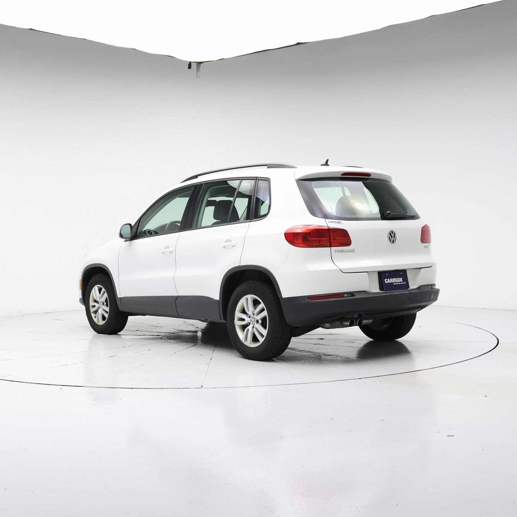 Thumbnail: 2016 Volkswagen Tiguan - 2