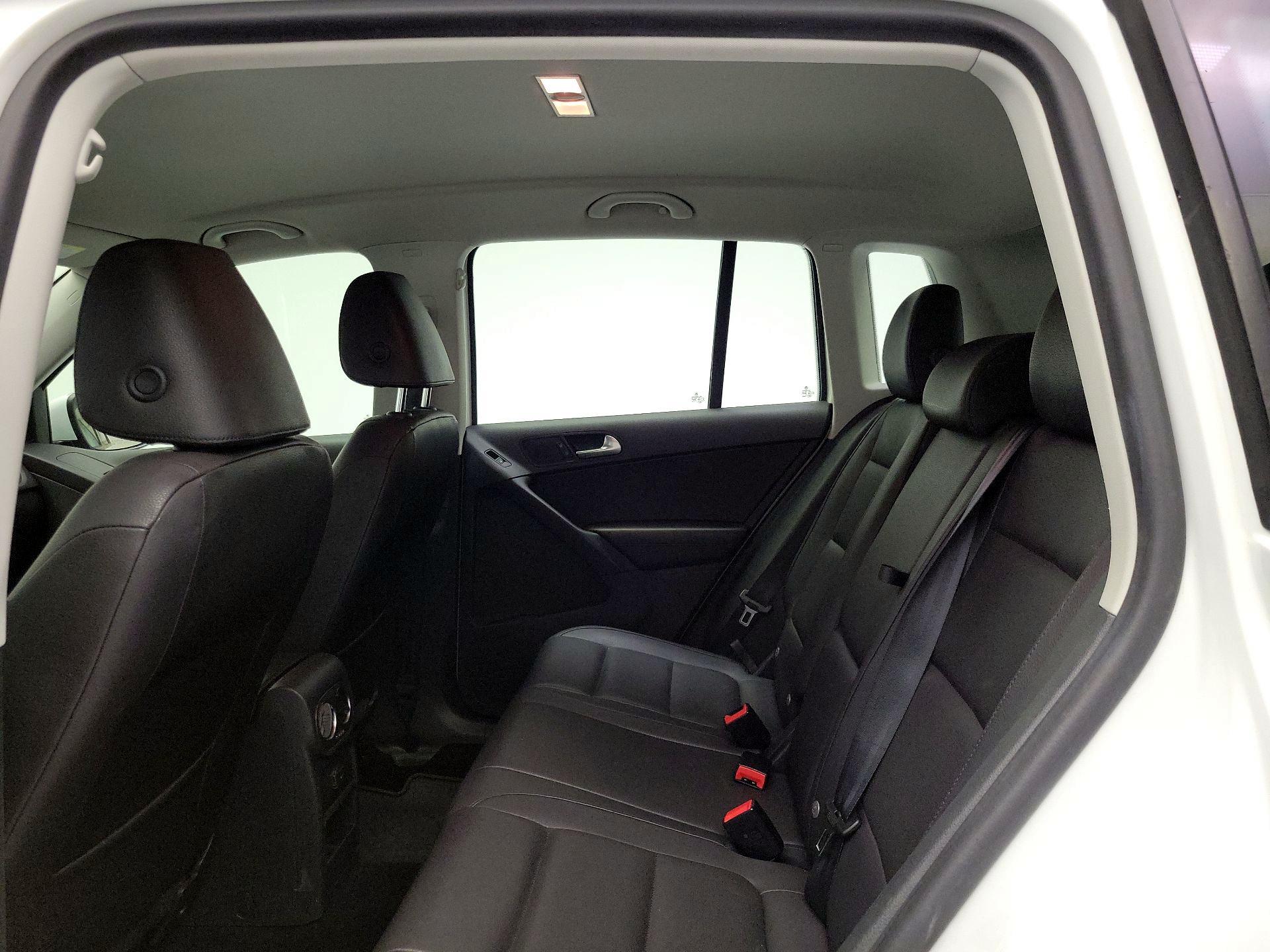 Thumbnail: 2016 Volkswagen Tiguan - 19