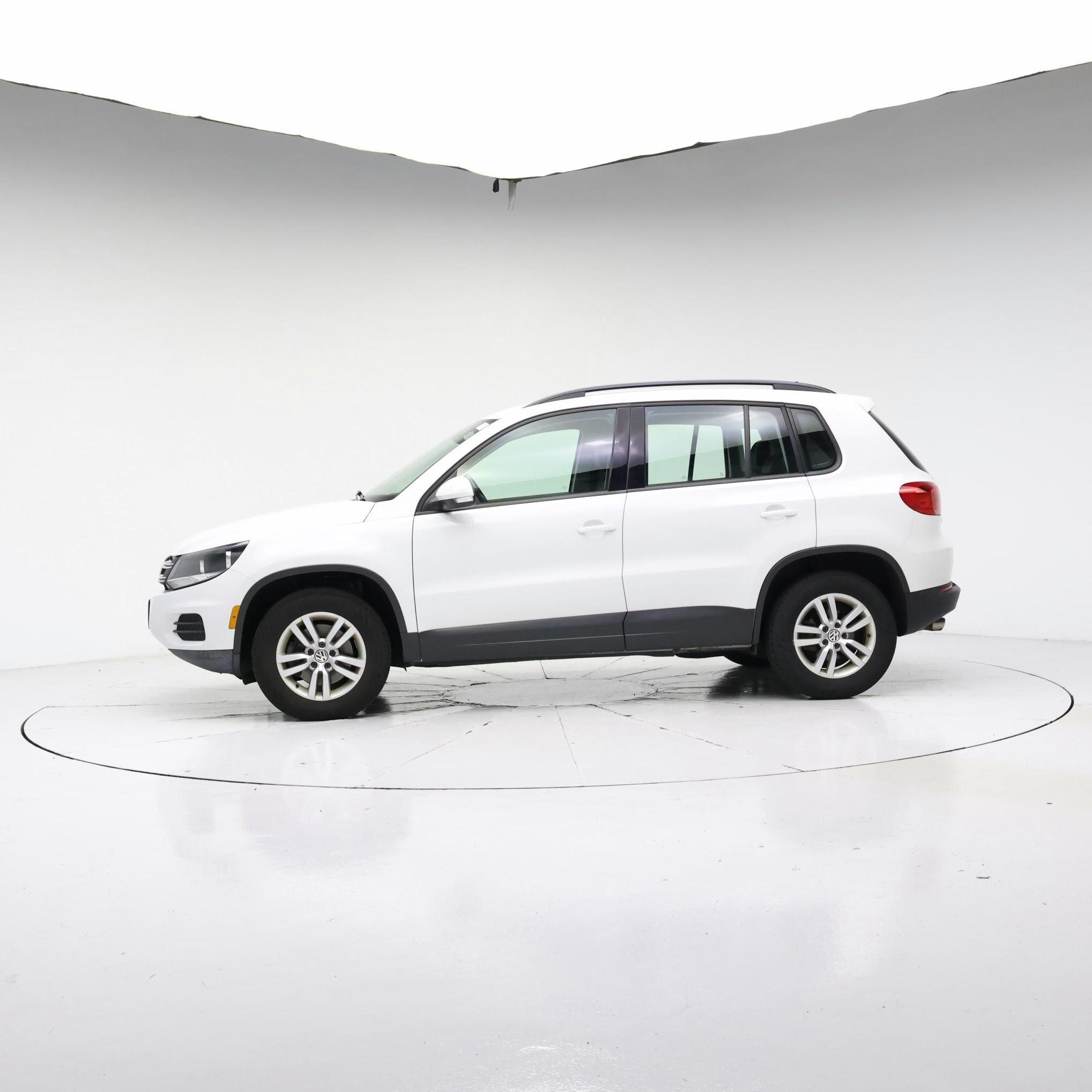 Thumbnail: 2016 Volkswagen Tiguan - 3