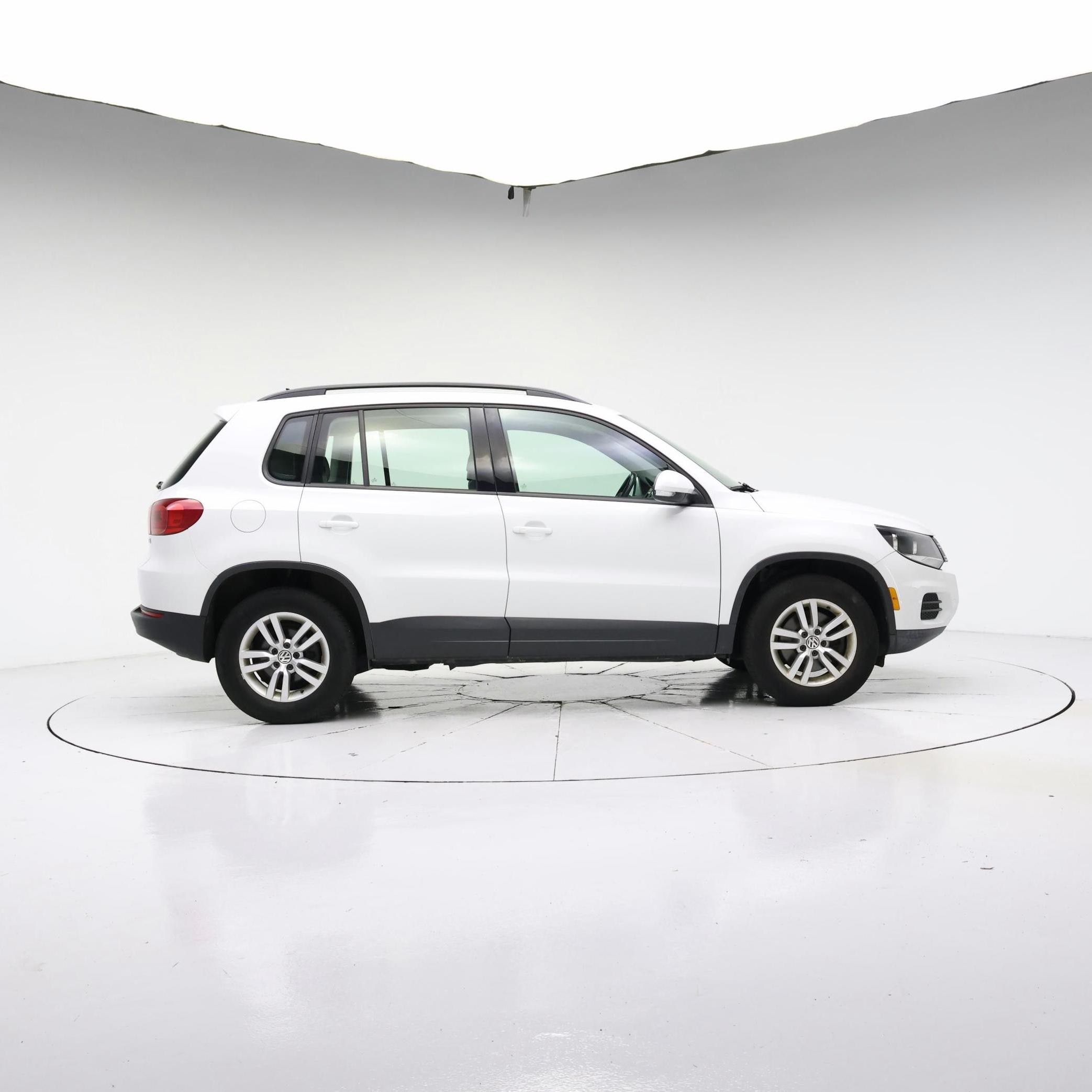 Thumbnail: 2016 Volkswagen Tiguan - 7