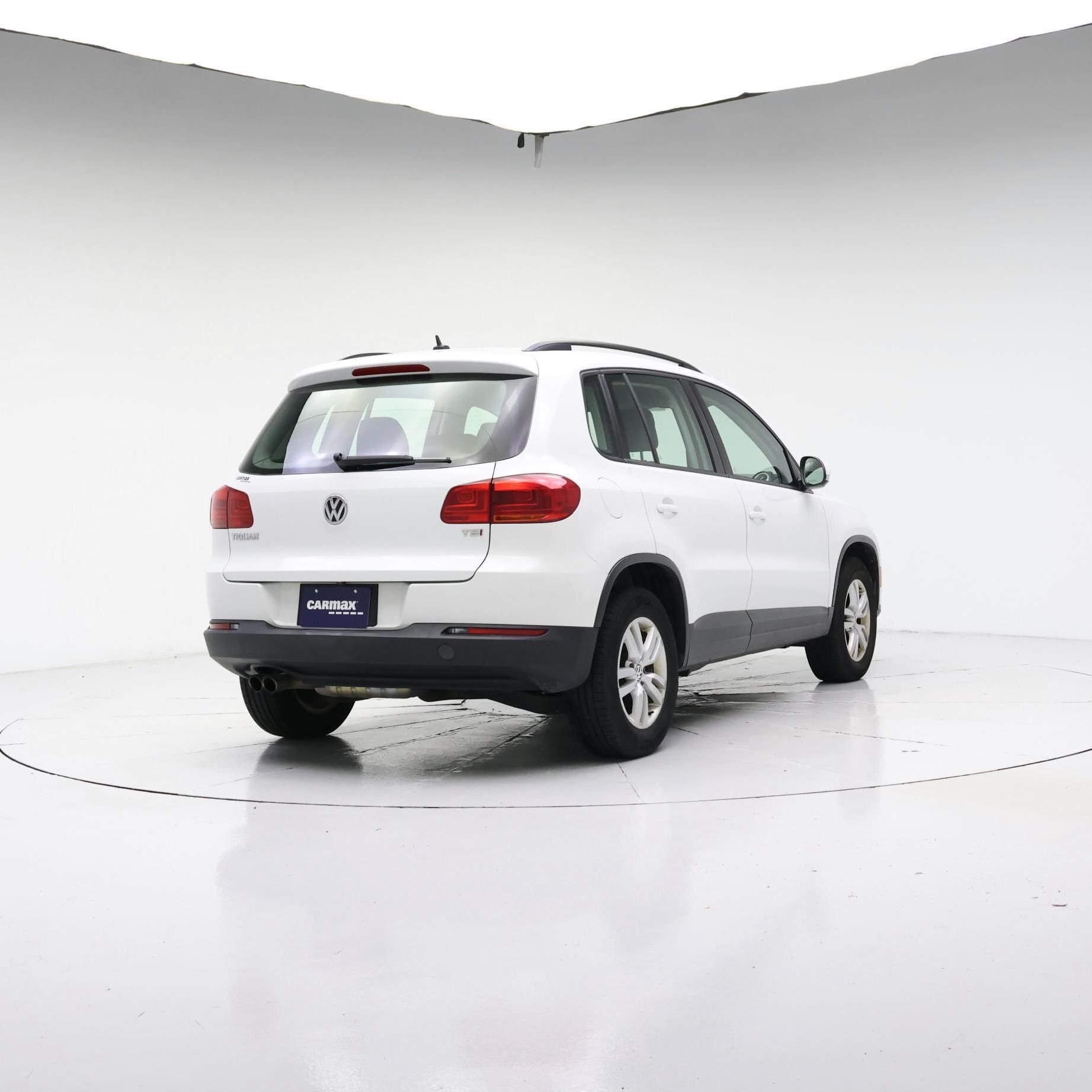 Thumbnail: 2016 Volkswagen Tiguan - 8