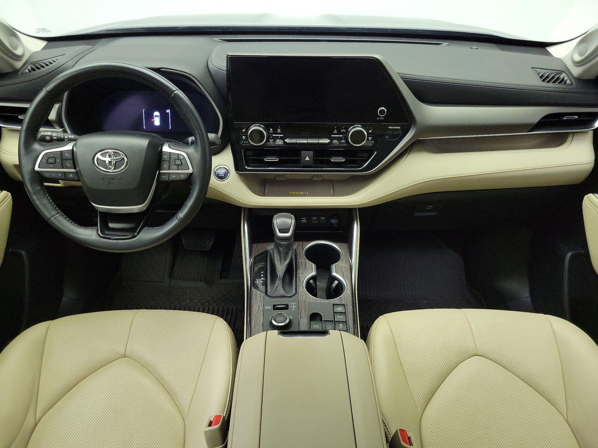 Thumbnail: 2023 Toyota Highlander - 9