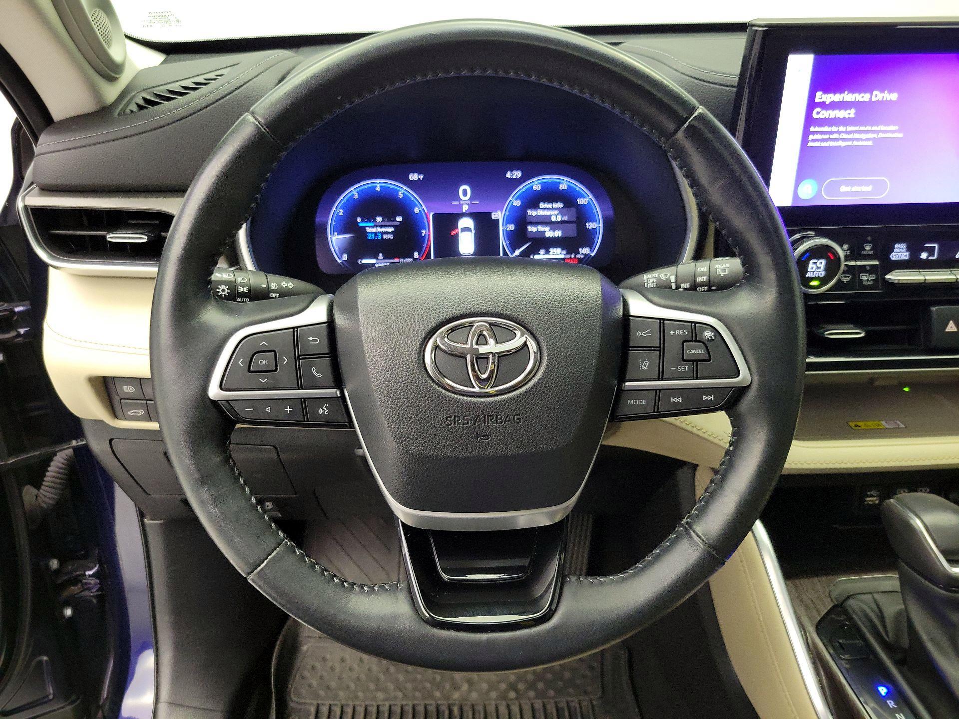 Thumbnail: 2023 Toyota Highlander - 10