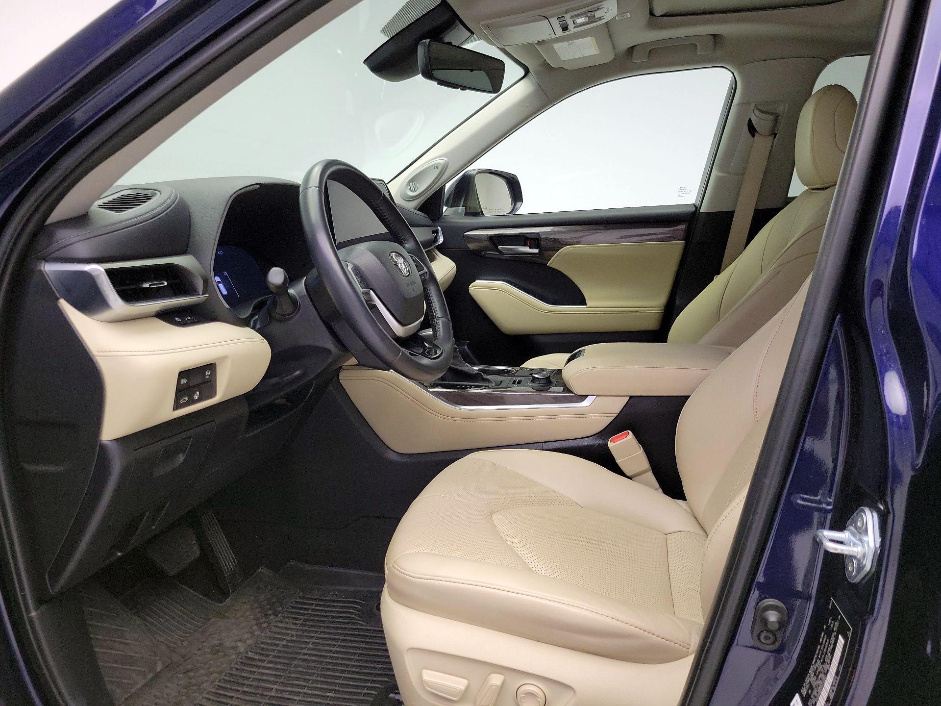 Thumbnail: 2023 Toyota Highlander - 11